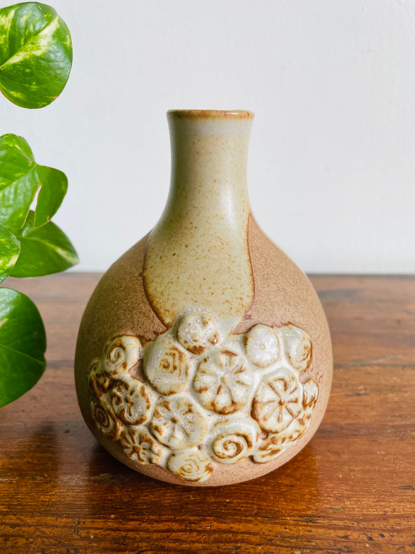 Vintage Takahashi Pottery Vase with Beautiful Natural Spiral Shell Pattern - Crafted in Japan & Distributed by Amram's Toronto, Canada