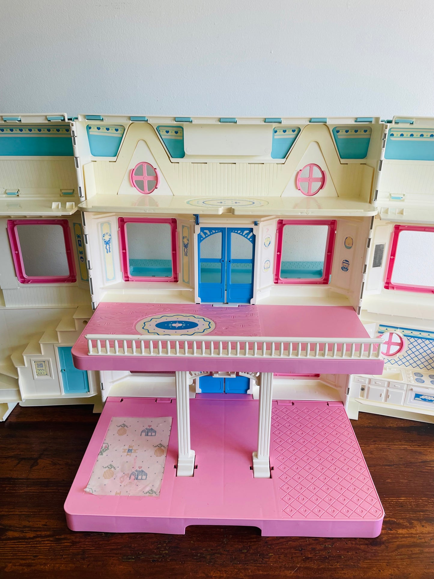 1993 Fisher Price Loving Family Folding Dream Dollhouse 6364 - Includes 15 Accessories - 6 Dolls & 9 Furniture Pieces