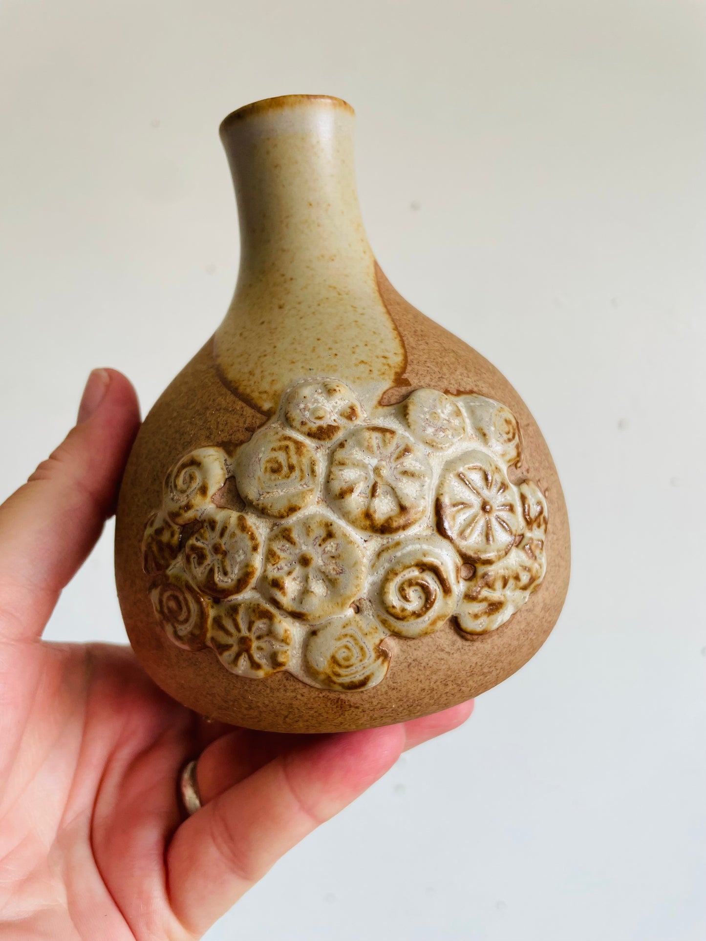 Vintage Takahashi Pottery Vase with Beautiful Natural Spiral Shell Pattern - Crafted in Japan & Distributed by Amram's Toronto, Canada