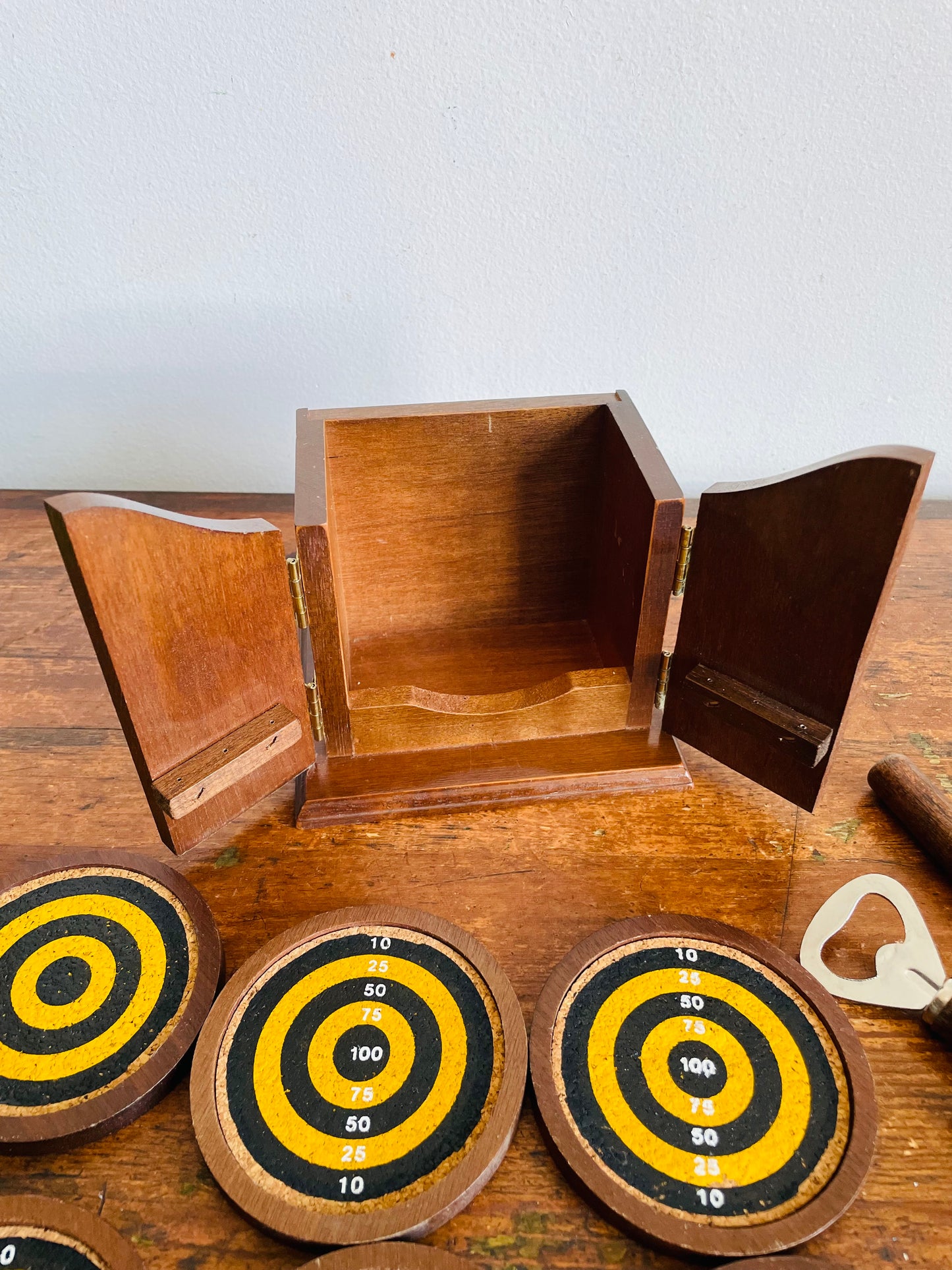 Vintage Giftcraft Kings Head Pub & Lodging Barware Set - Includes Caddy Case, 6 Dartboard Coasters, 6 Mini Darts & 4 Bar Tool Utensils