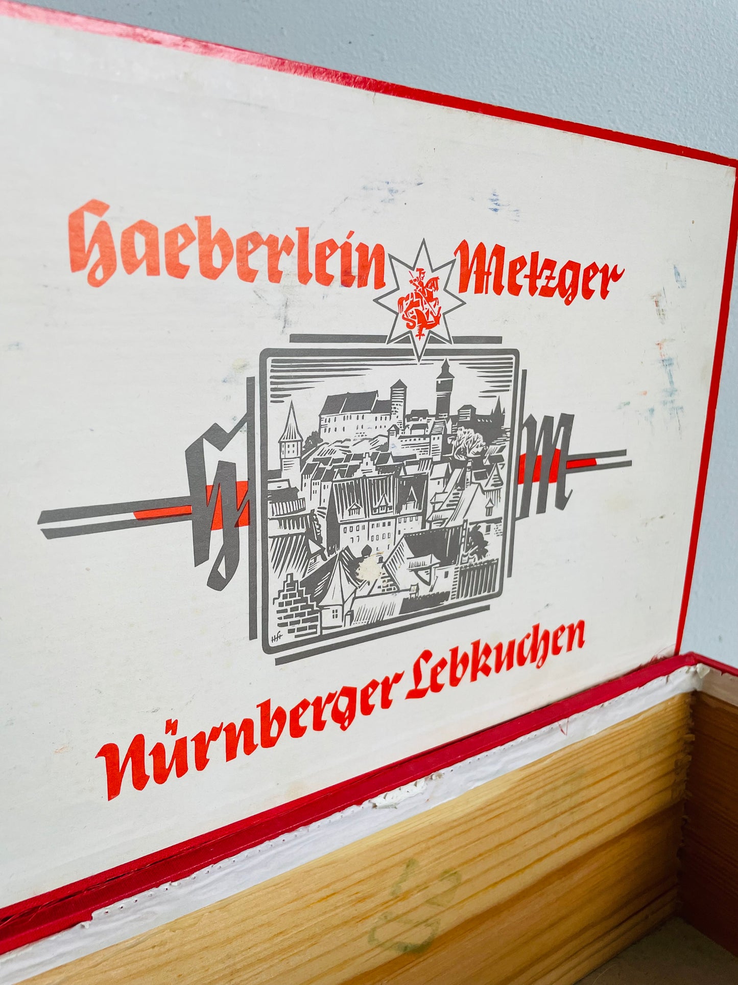 Vintage German Gingerbread Wood Cookie Box with Lid & Bright Illustrations - Haeberlein-Metzger - Nürnberger Lebkuchen