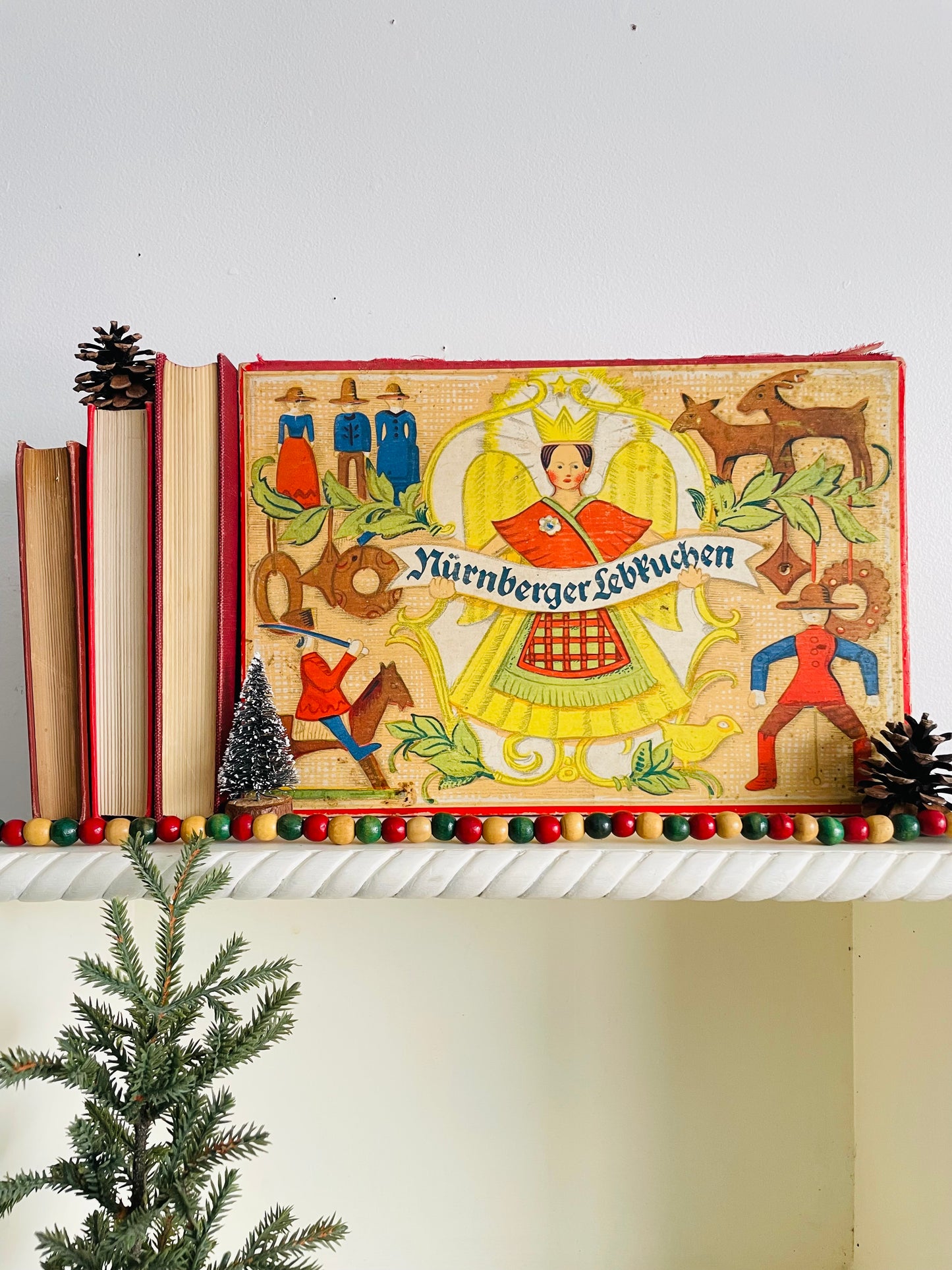 Vintage German Gingerbread Wood Cookie Box with Lid & Bright Illustrations - Haeberlein-Metzger - Nürnberger Lebkuchen