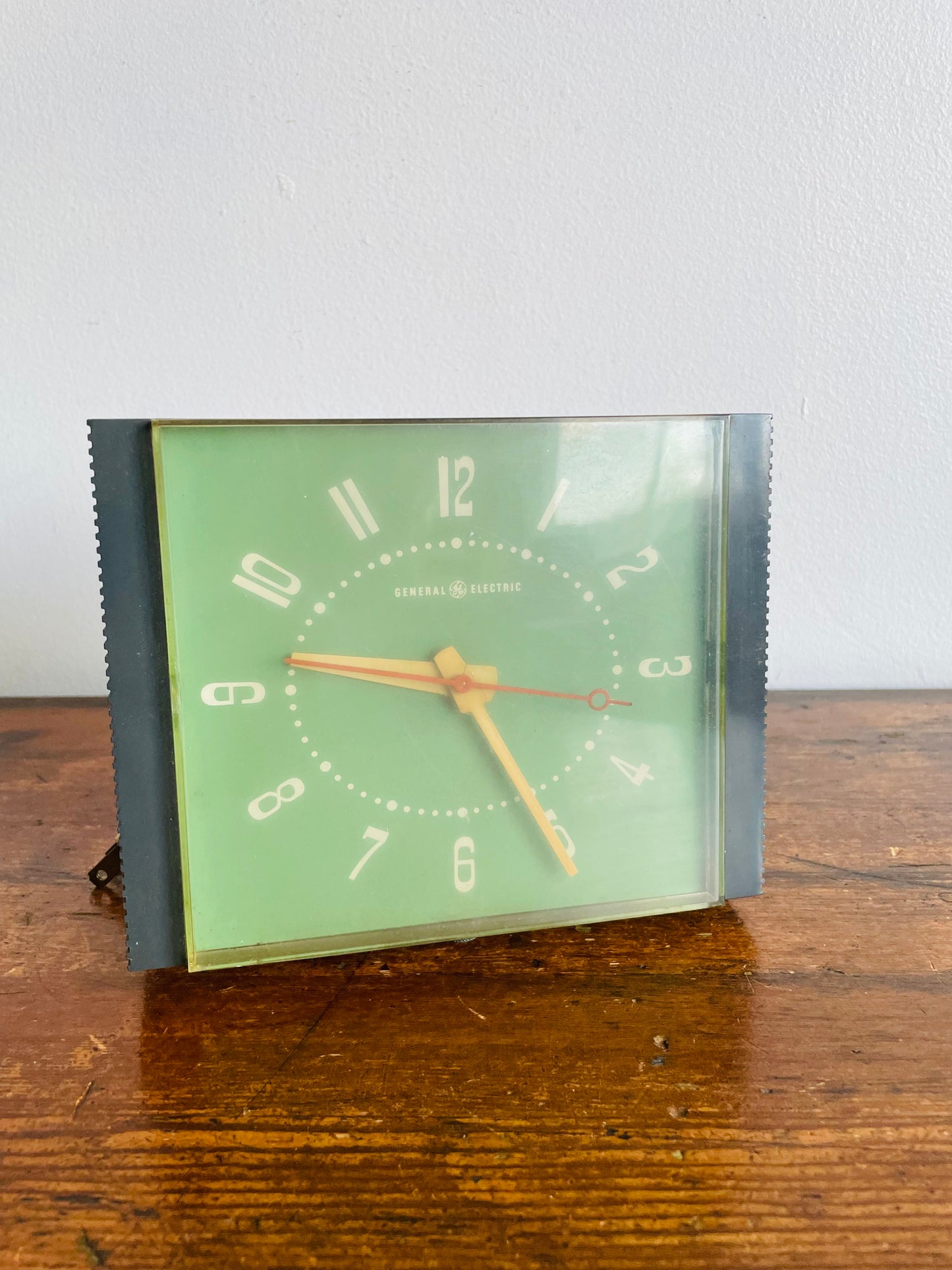 General Electric Plug-In Green Clock for Wall or Table - Model LK-40 - Made in Toronto Canada