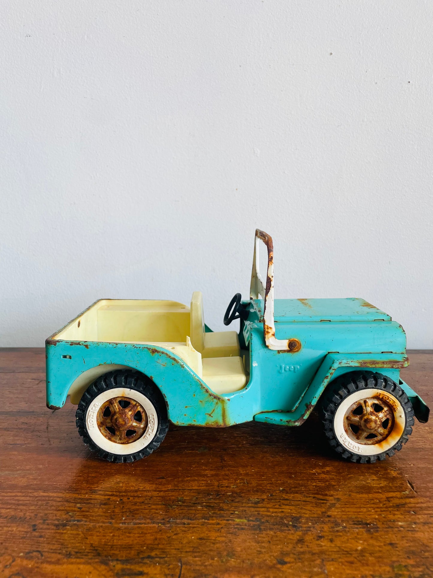 Vintage 1962 Tonka Jeep Dispatcher #200 Turquoise Metal Car - Made in Canada - One Seat Broken