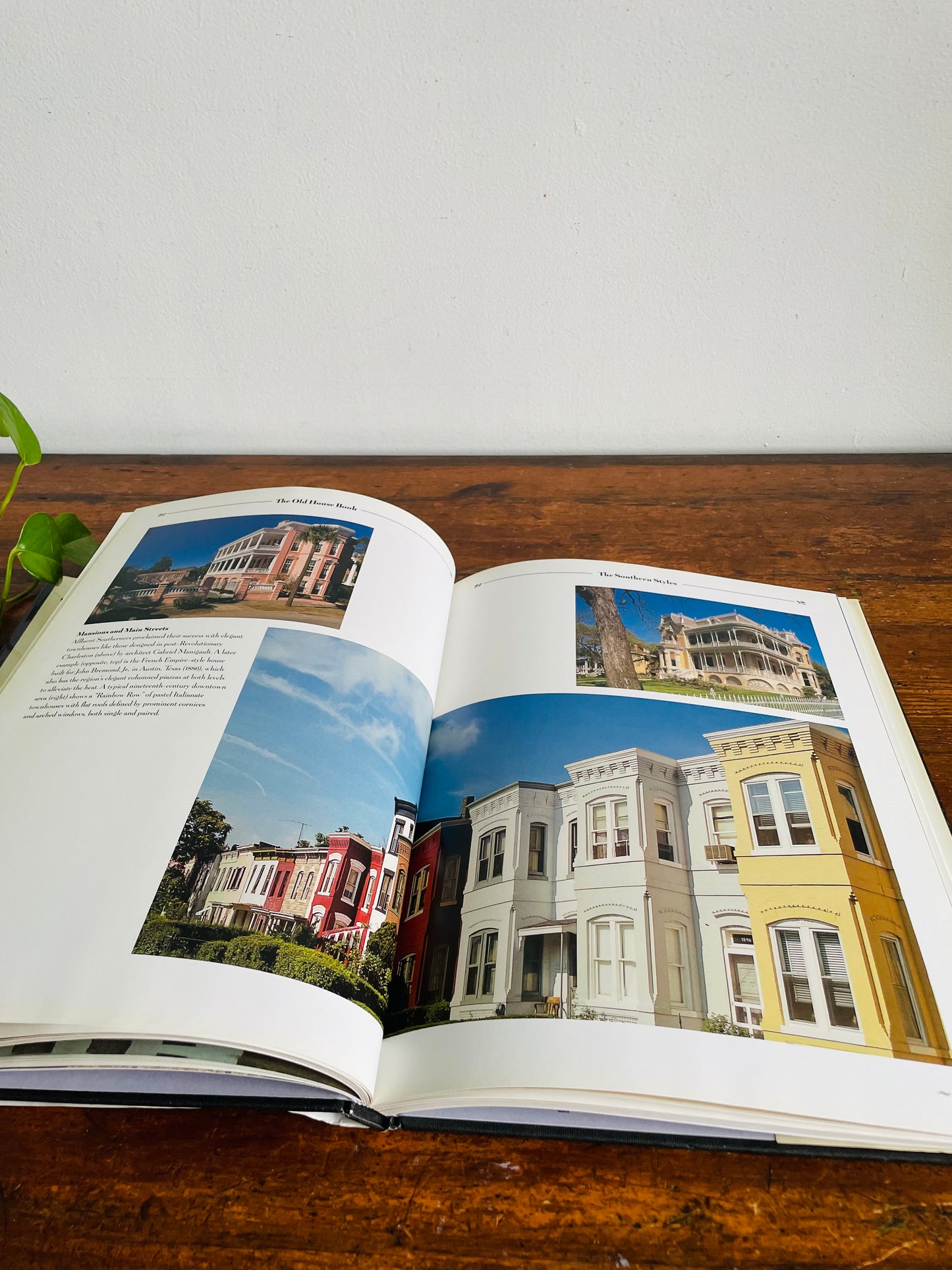 Vintage The Old Houses Book Hardcover Coffee Table Book by Robin Langley Sommer (1999)