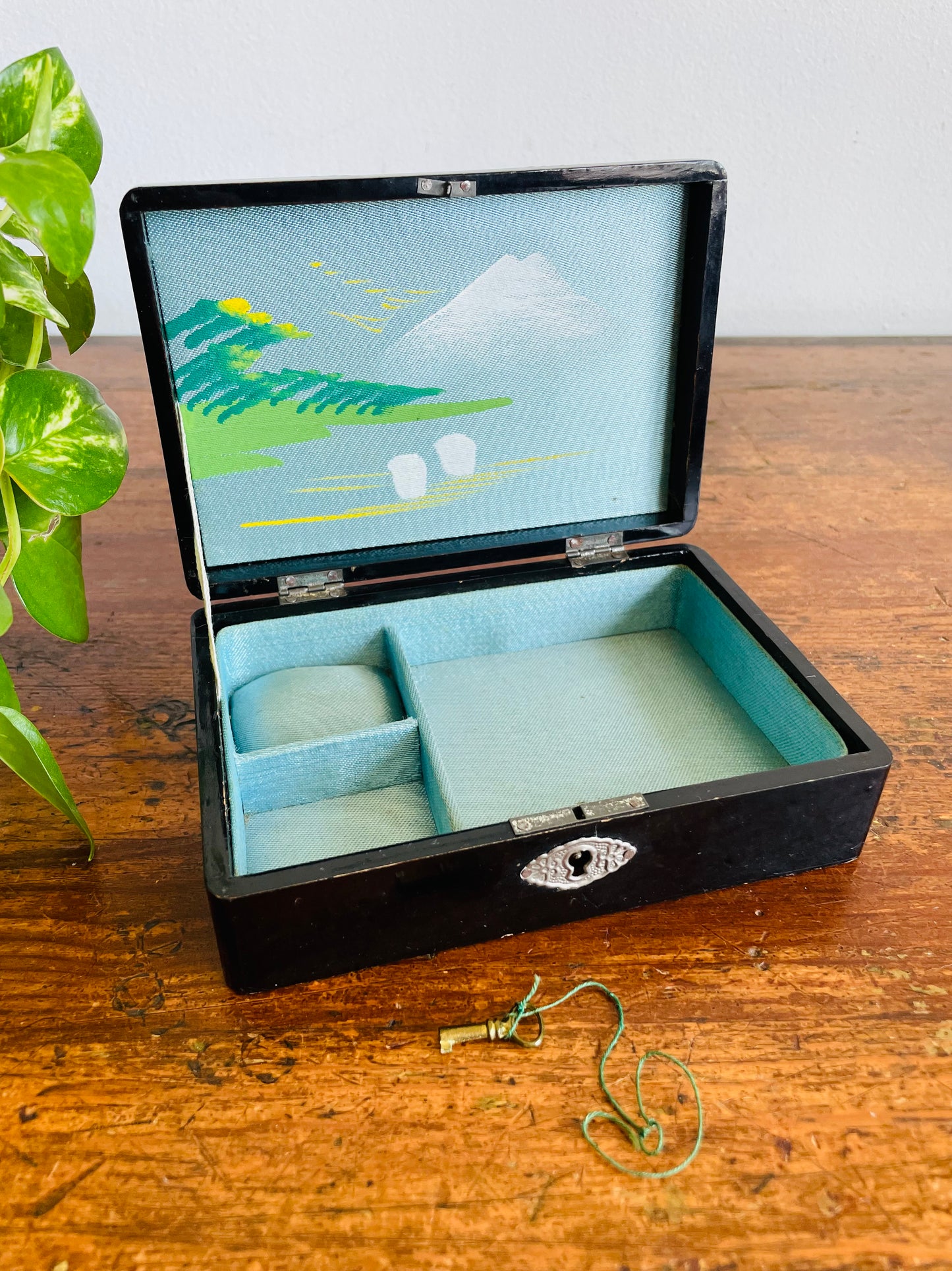 Vintage Hand Painted Japanese Black Lacquer Wood Jewellery Box with Lined Interior / Mount Fuji Scene & Key To Lock