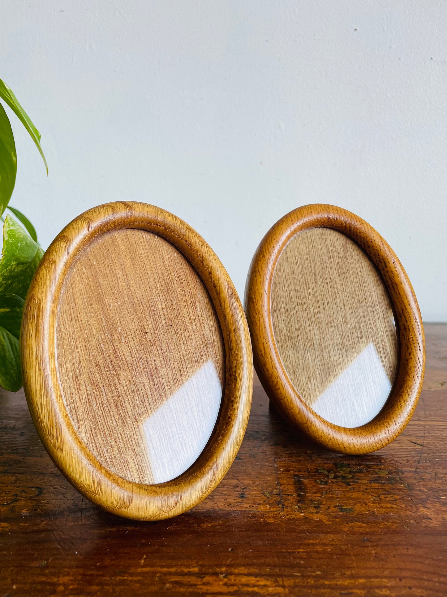 Vintage Pair of Oval Wood Picture Frames with Easel Backing - Set of 2 - 3" x 4.5" Photo Size
