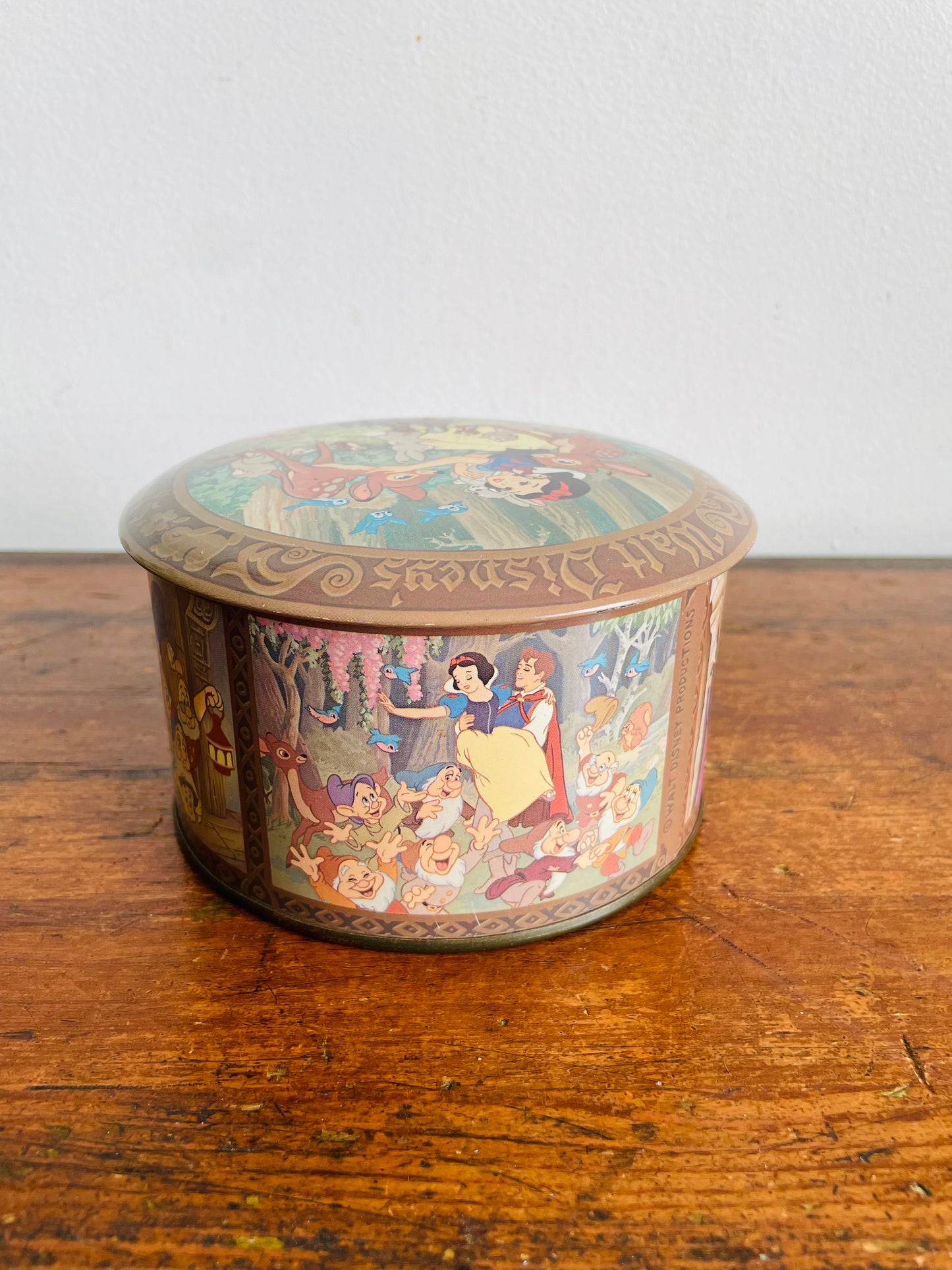 Vintage Walt Disney's Snow White And the Seven Dwarfs Round Tin - Made in England