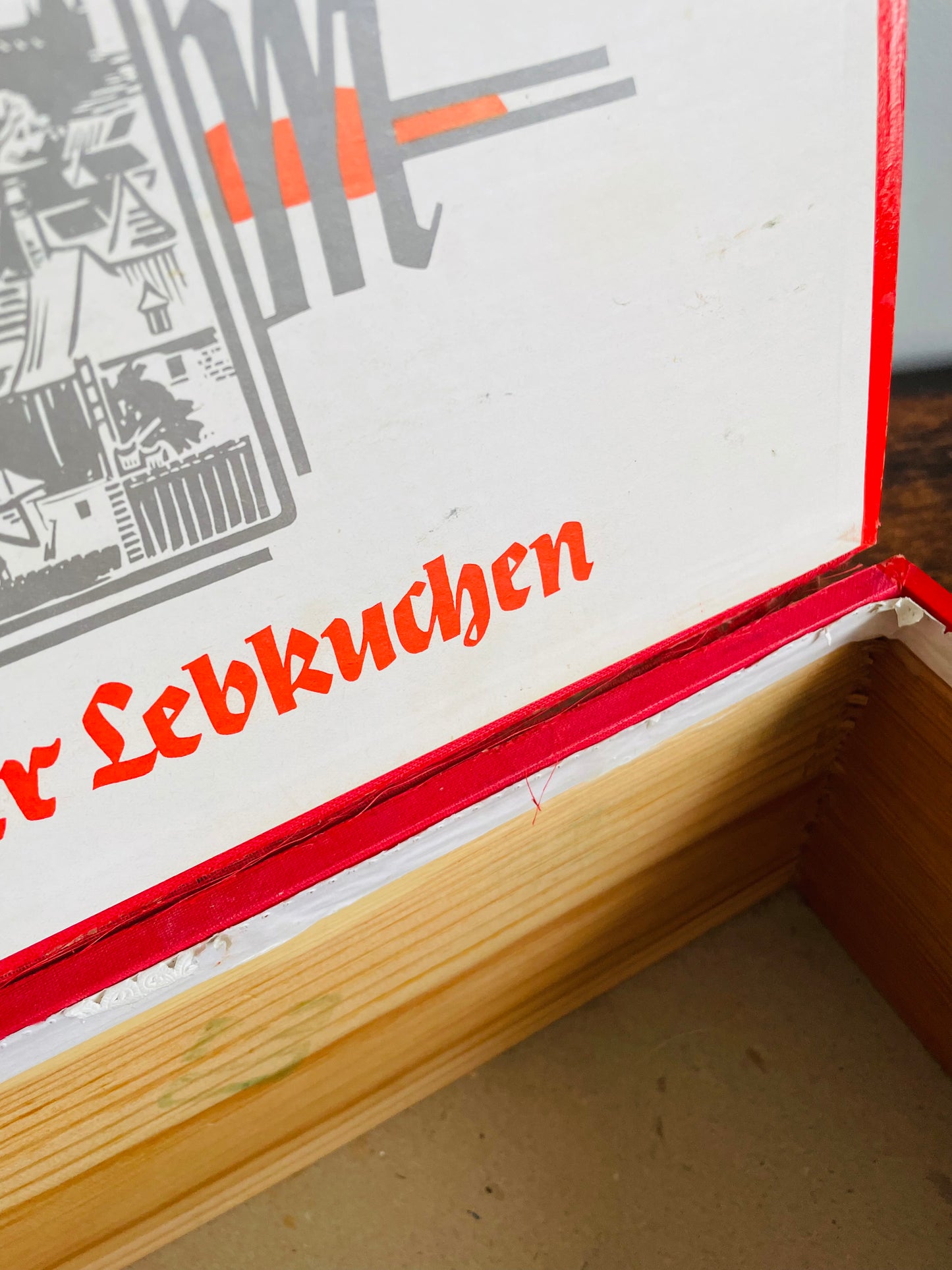 Vintage German Gingerbread Wood Cookie Box with Lid & Bright Illustrations - Haeberlein-Metzger - Nürnberger Lebkuchen