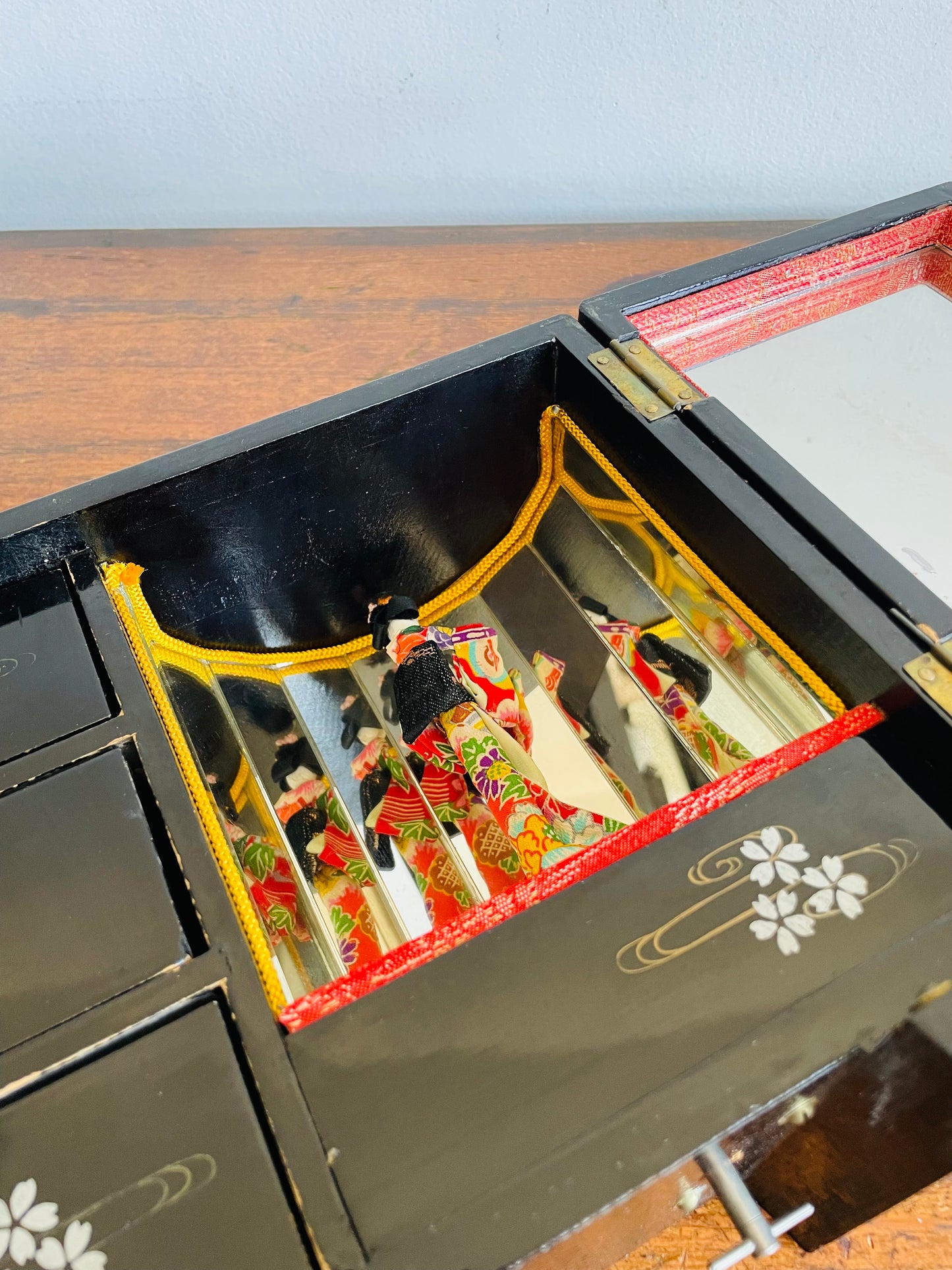 Vintage Japanese Black Lacquer Wood Musical Jewellery Box Cabinet with Mirrors, Drawers & Geisha Woman - Made in Japan - Tested/Works