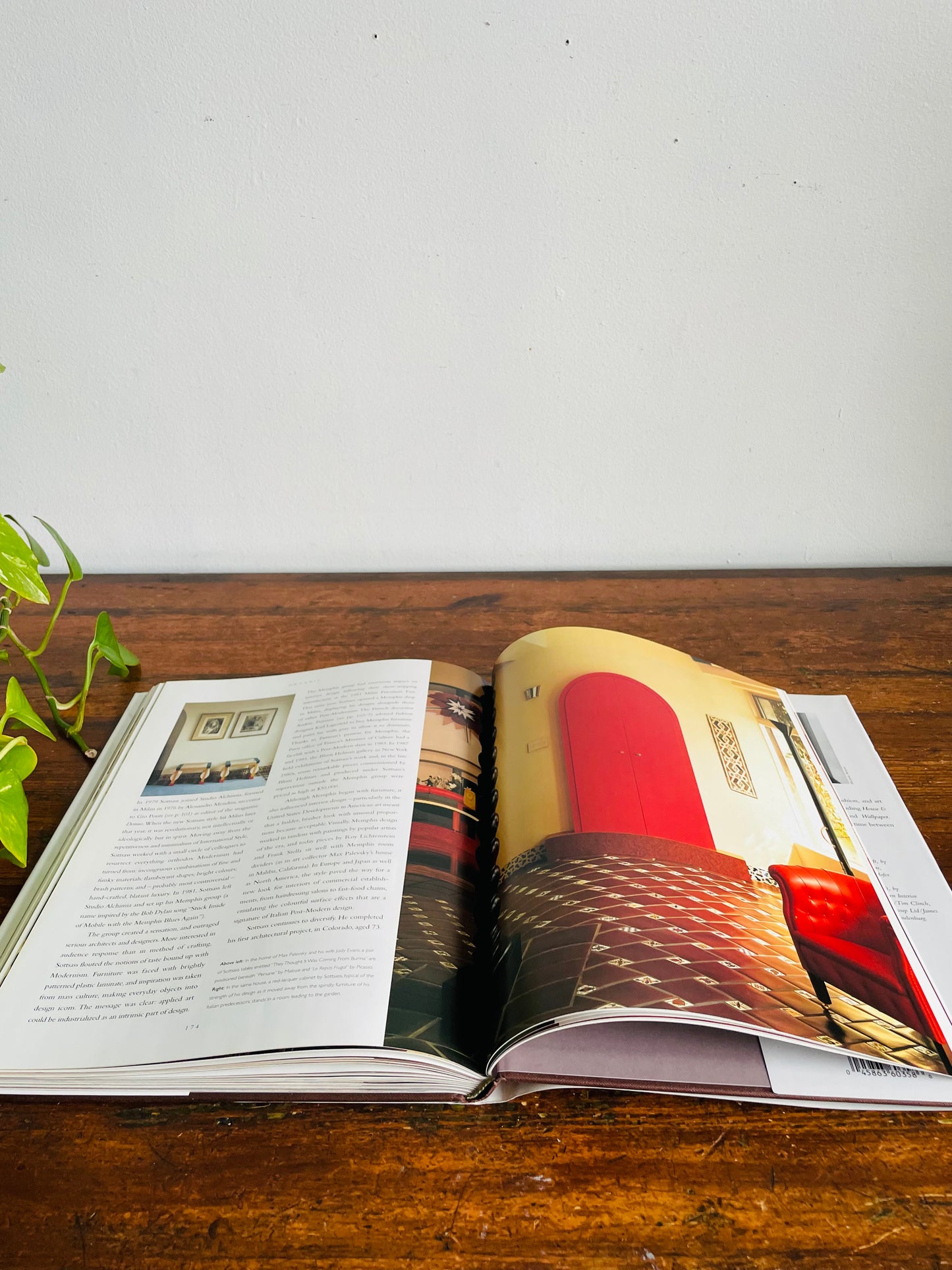 Vintage Influential Interiors: Shaping 20th-Century Style Through Key Interior Designers Hardcover Coffee Table Book by Suzanne Trocmé (1999)