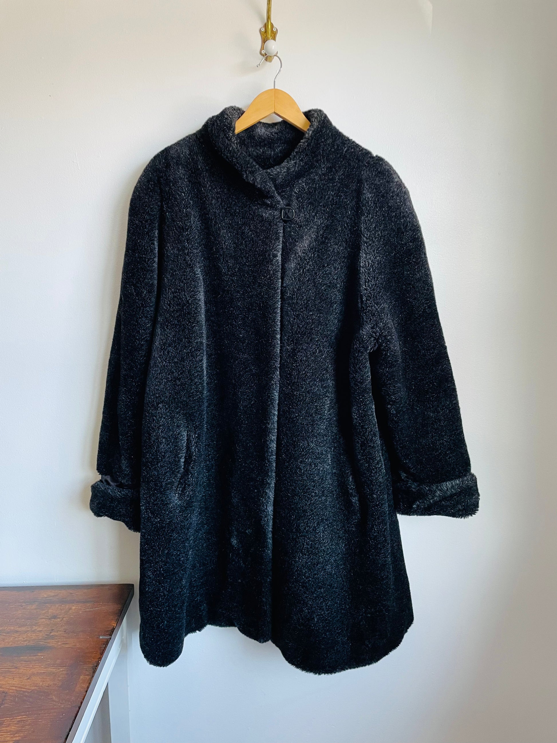 Novelti by Laura Black Faux Fur Coat Size 14