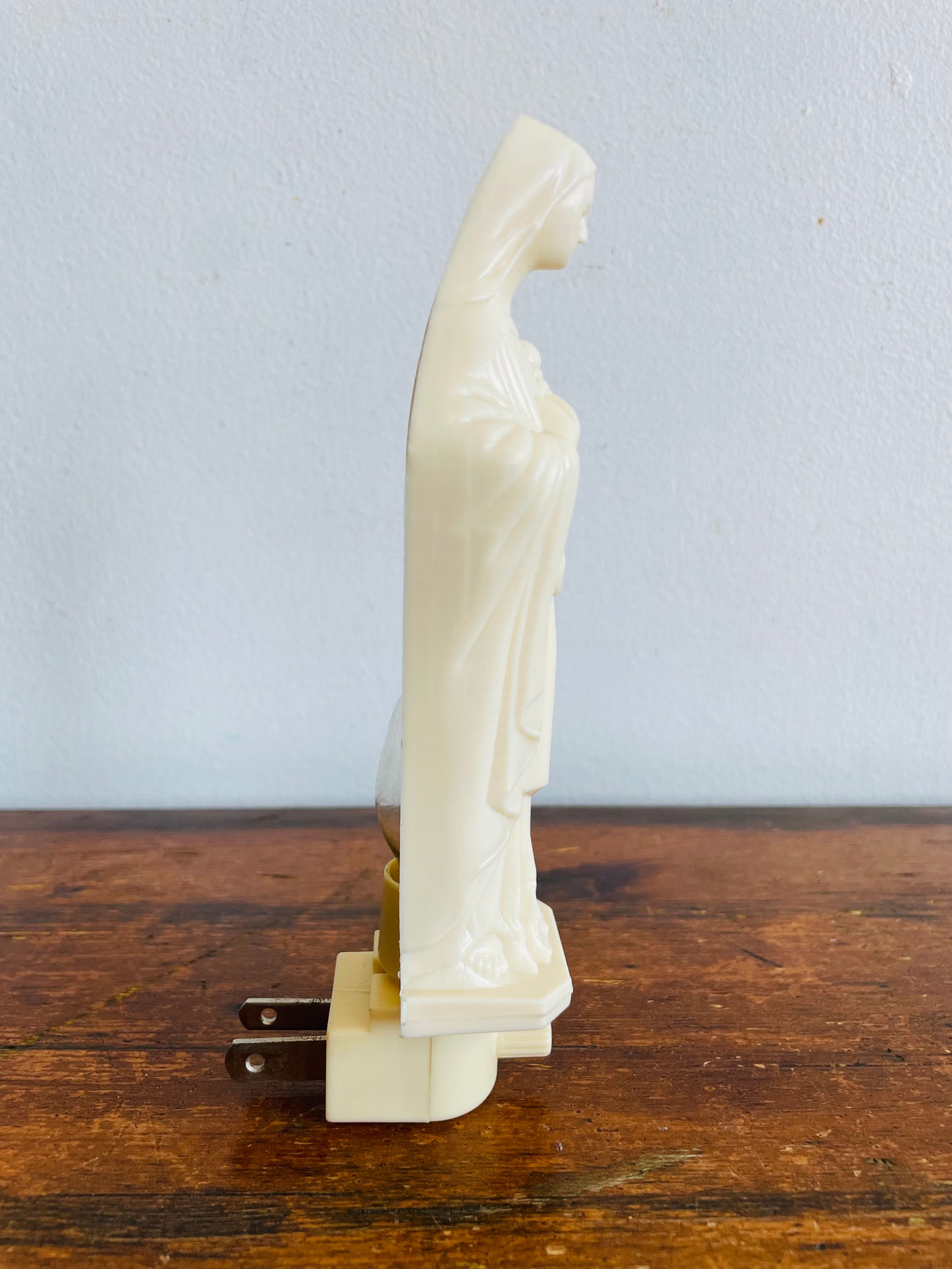 Vintage Molded Plastic Mary Night Light - Includes Brand New Bulb - Tested / Works!