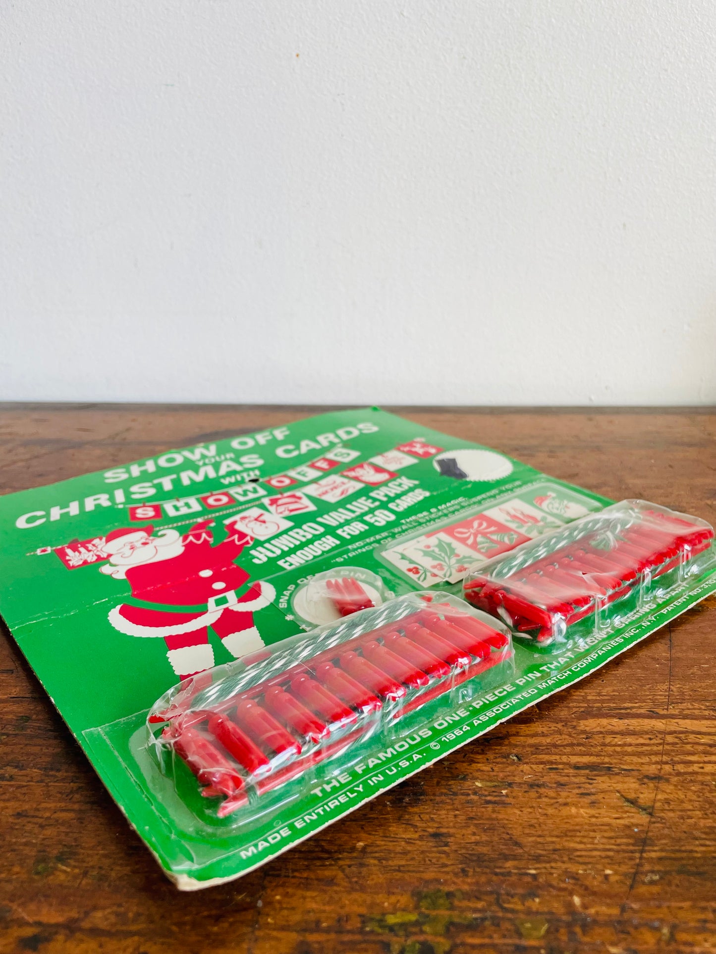Brand New Vintage 1964 Show Off Your Christmas Cards with Show-Offs - Jumbo Value Pack Enough for 50 Cards - The Famous One-Piece Pin That Won't Spring Apart