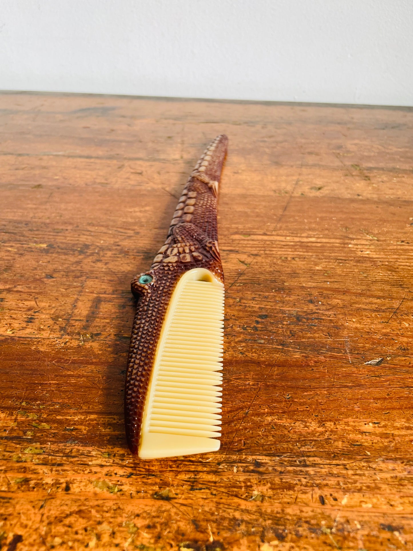 Vintage Crocodile / Alligator with Blue Eyes Textured Plastic Hair Comb