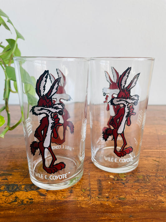 1978 Warner Bros Tim Hortons & Pepsi Wile E Coyote Collector Series Glasses - Set of 2