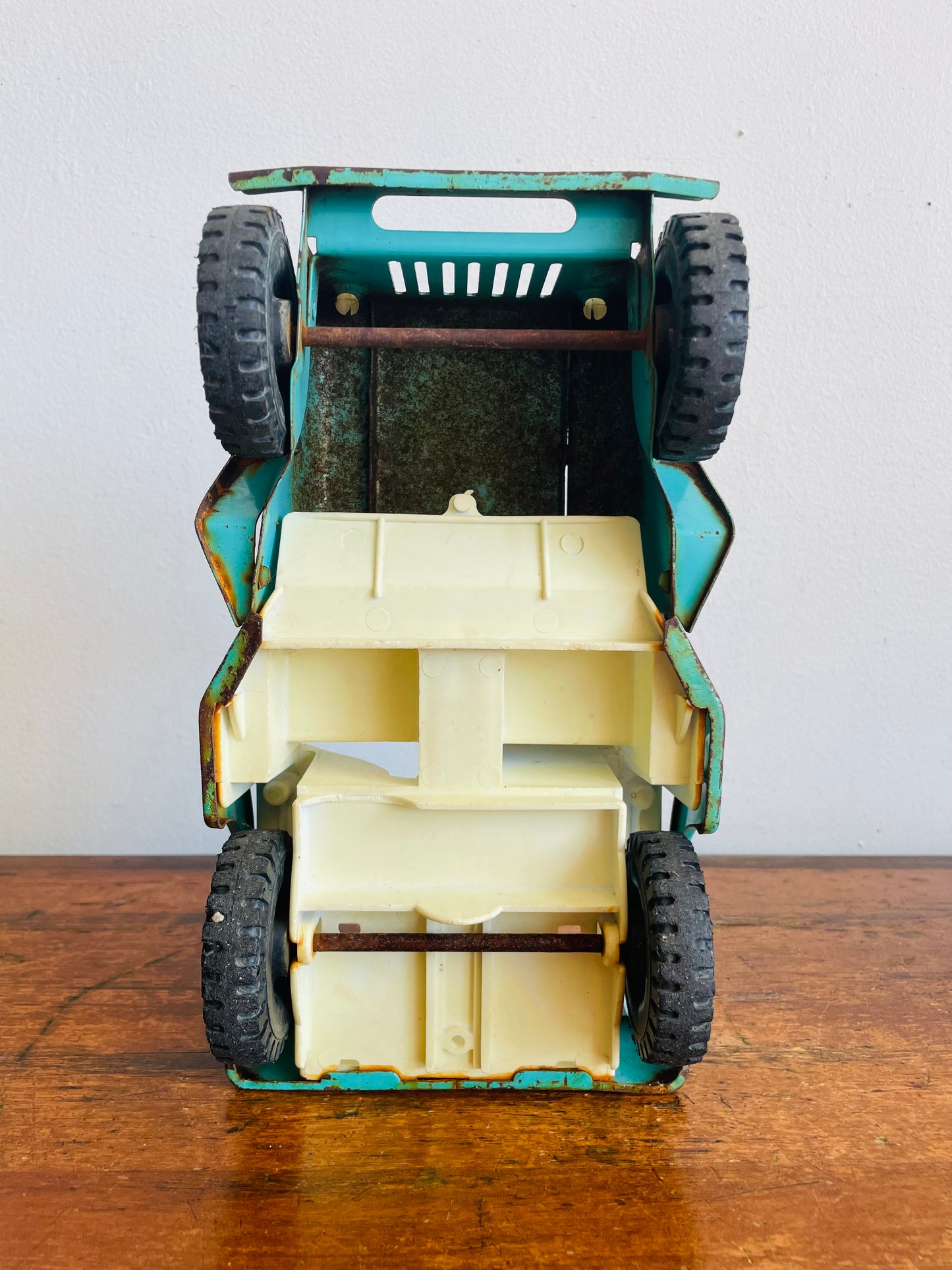 Vintage 1962 Tonka Jeep Dispatcher #200 Turquoise Metal Car - Made in Canada - One Seat Broken