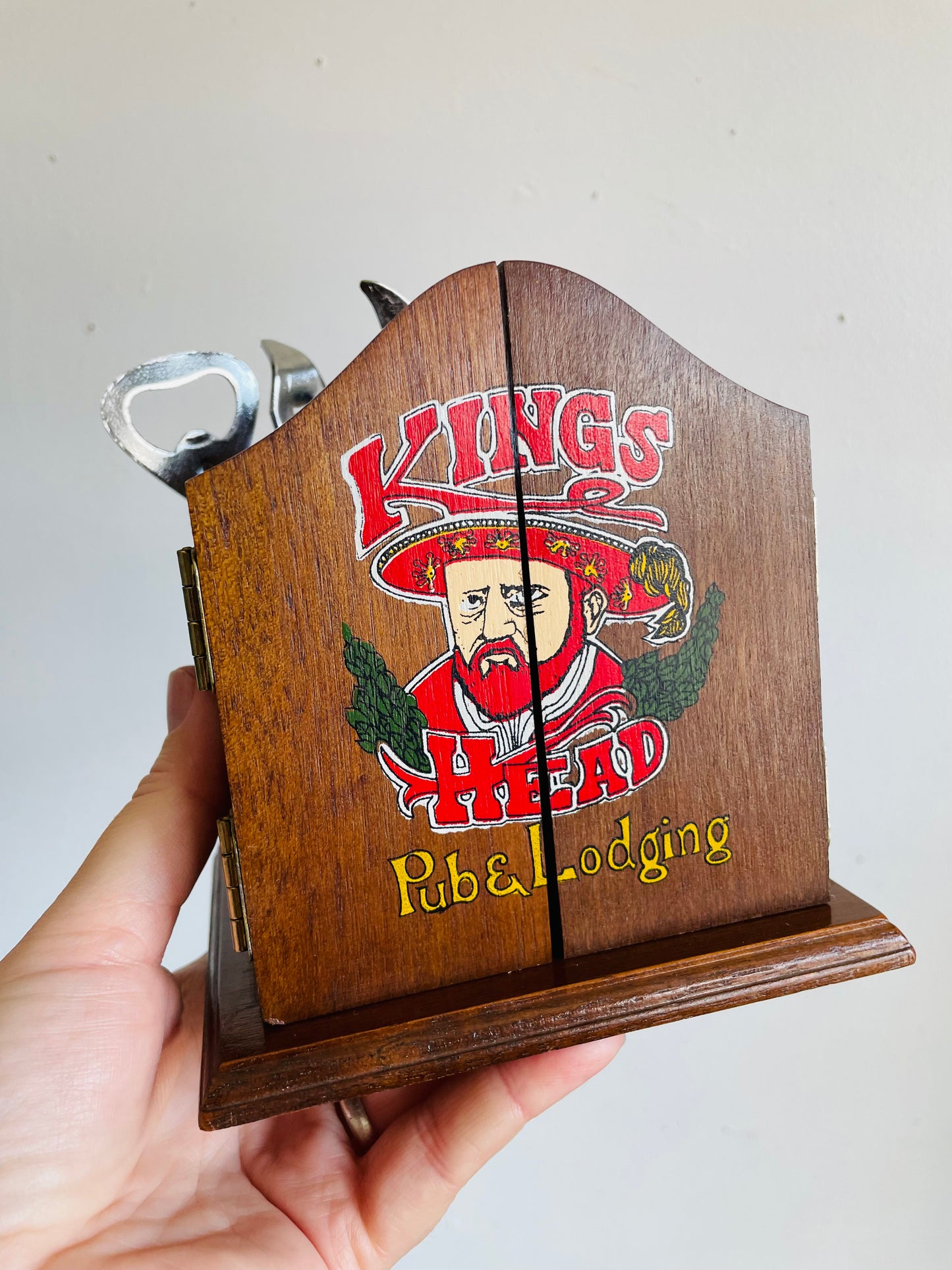 Vintage Giftcraft Kings Head Pub & Lodging Barware Set - Includes Caddy Case, 6 Dartboard Coasters, 6 Mini Darts & 4 Bar Tool Utensils