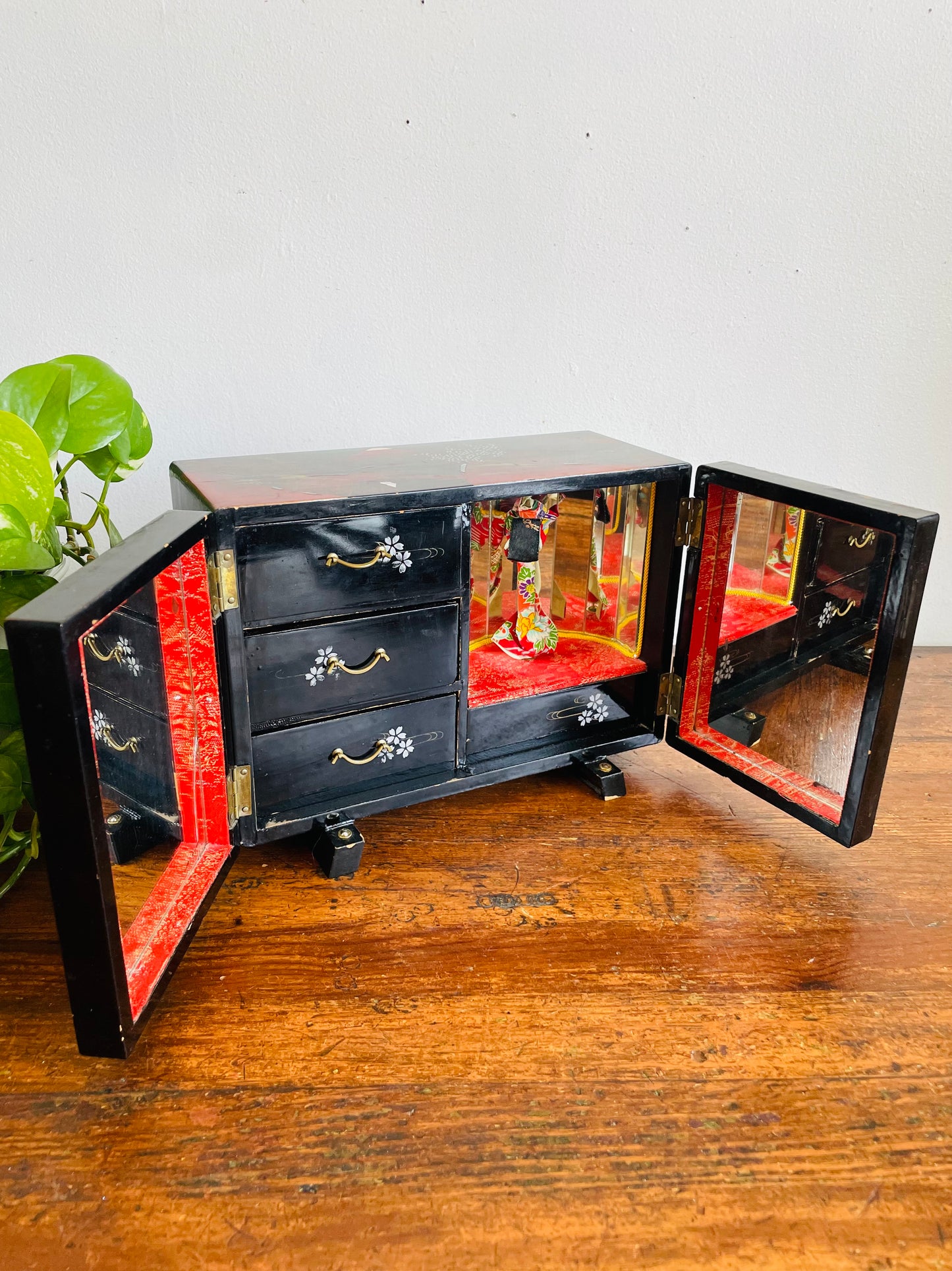 Vintage Japanese Black Lacquer Wood Musical Jewellery Box Cabinet with Mirrors, Drawers & Geisha Woman - Made in Japan - Tested/Works