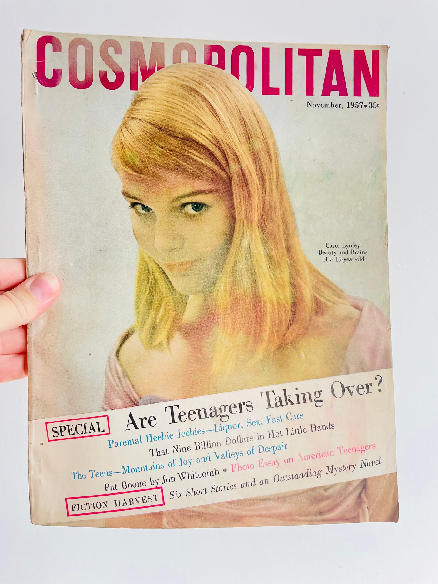 Cosmopolitan Magazine - Carol Lynley on Cover - November 1957