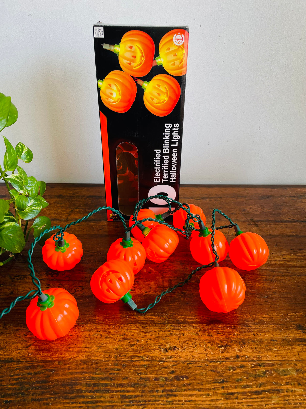 Vintage Electrified Terrified Blinking Halloween String Lights - 10 Smiling Jack-o-Lantern Pumpkins in Box - Tested / Work!