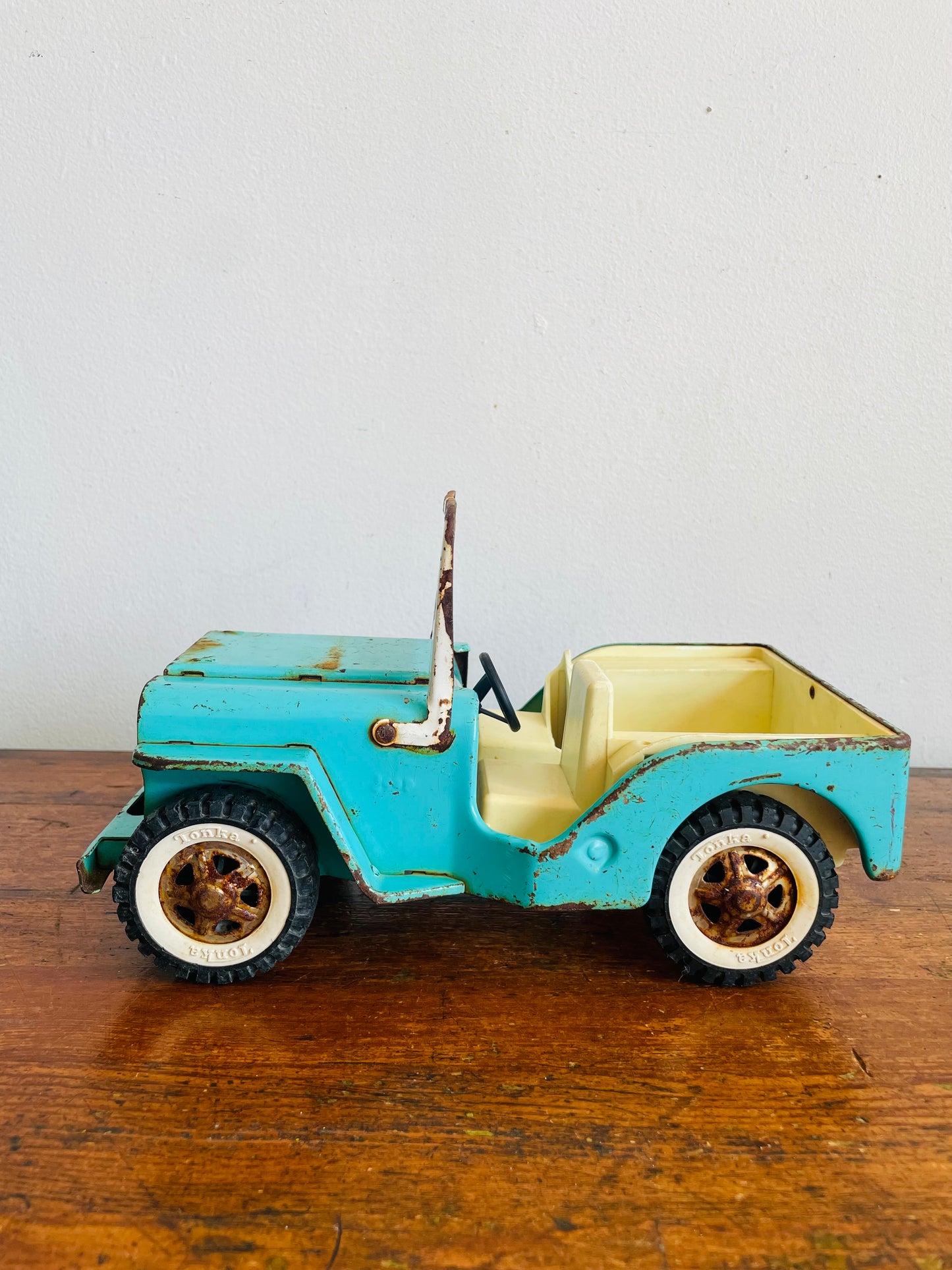 Vintage 1962 Tonka Jeep Dispatcher #200 Turquoise Metal Car - Made in Canada - One Seat Broken
