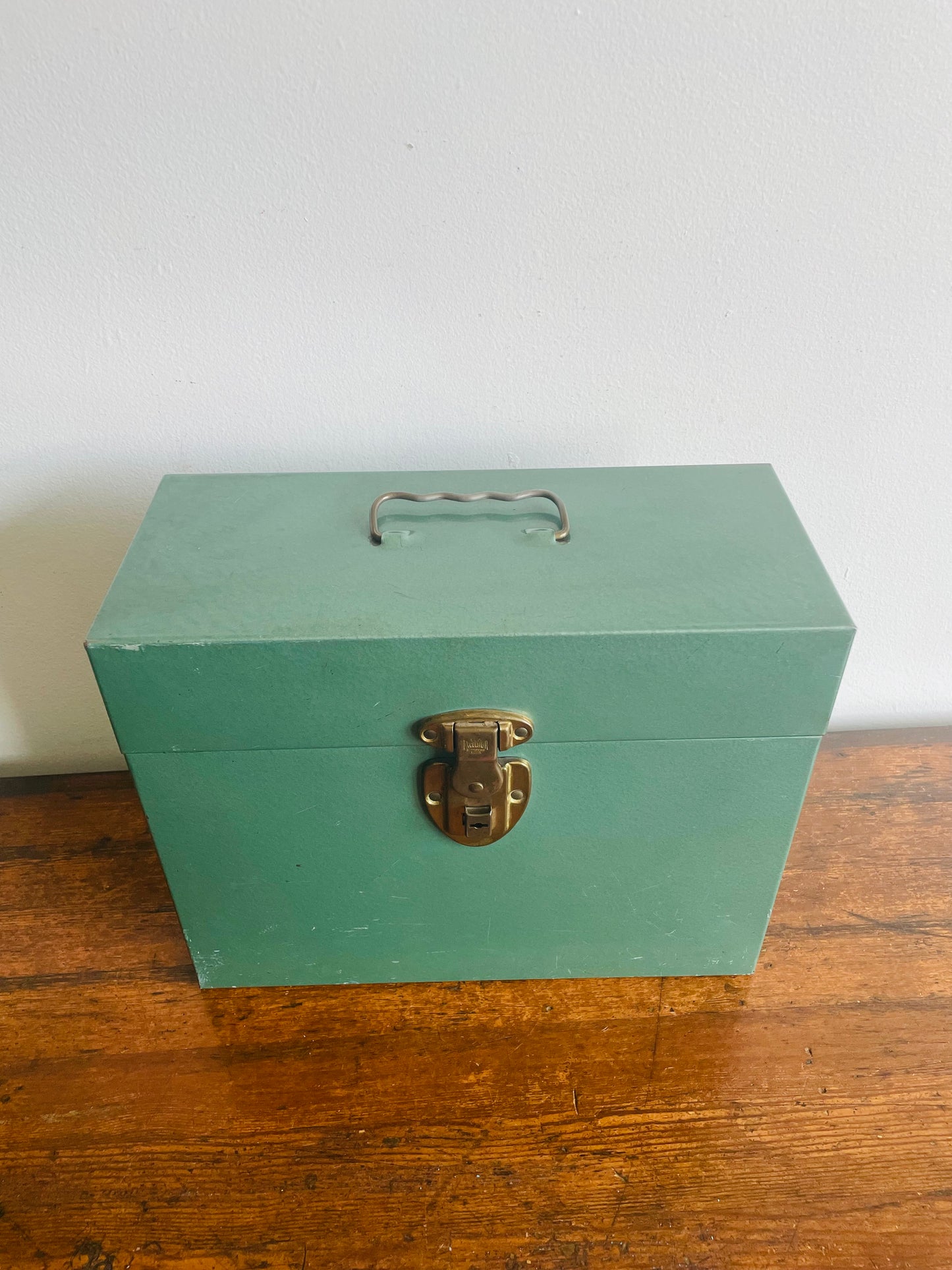 USA Excelsior Stamford Conn Metal Portable File Storage Box with Brass Latch