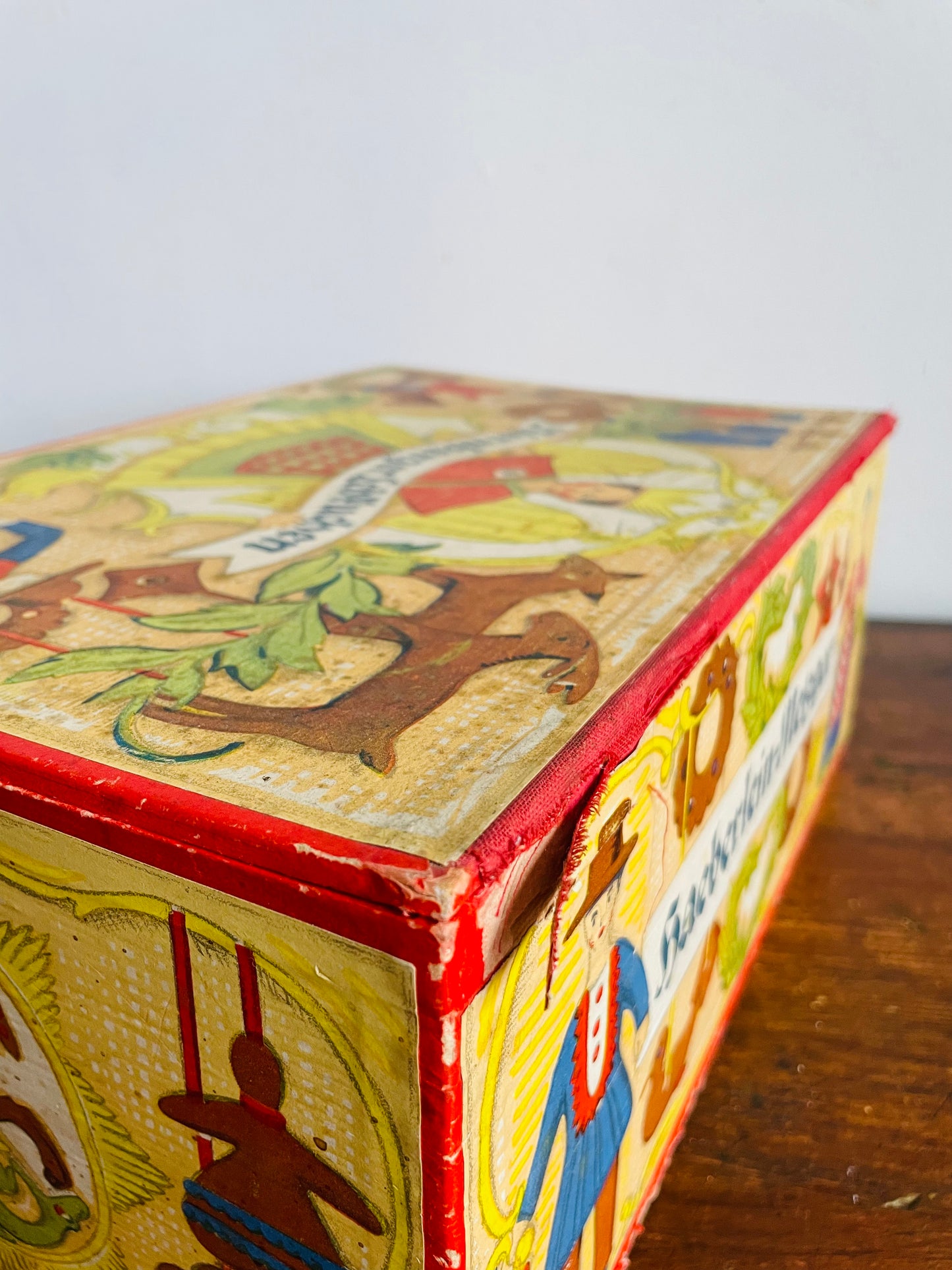Vintage German Gingerbread Wood Cookie Box with Lid & Bright Illustrations - Haeberlein-Metzger - Nürnberger Lebkuchen