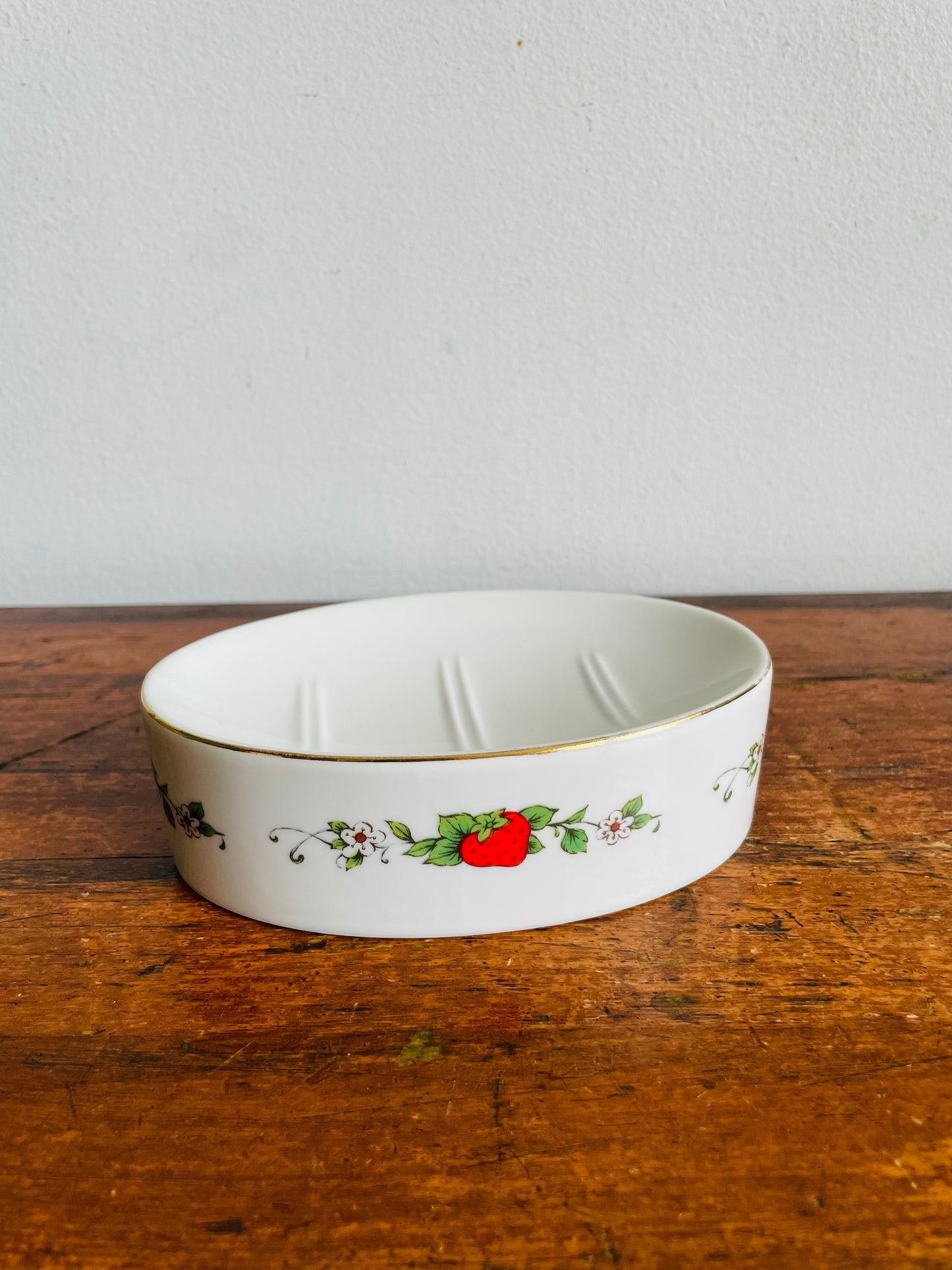 Vintage 1980s Strawberry Shortcake Fine Porcelain Soap Dish Holder - American Greetings Corp. Cleveland Ohio - Made in Japan