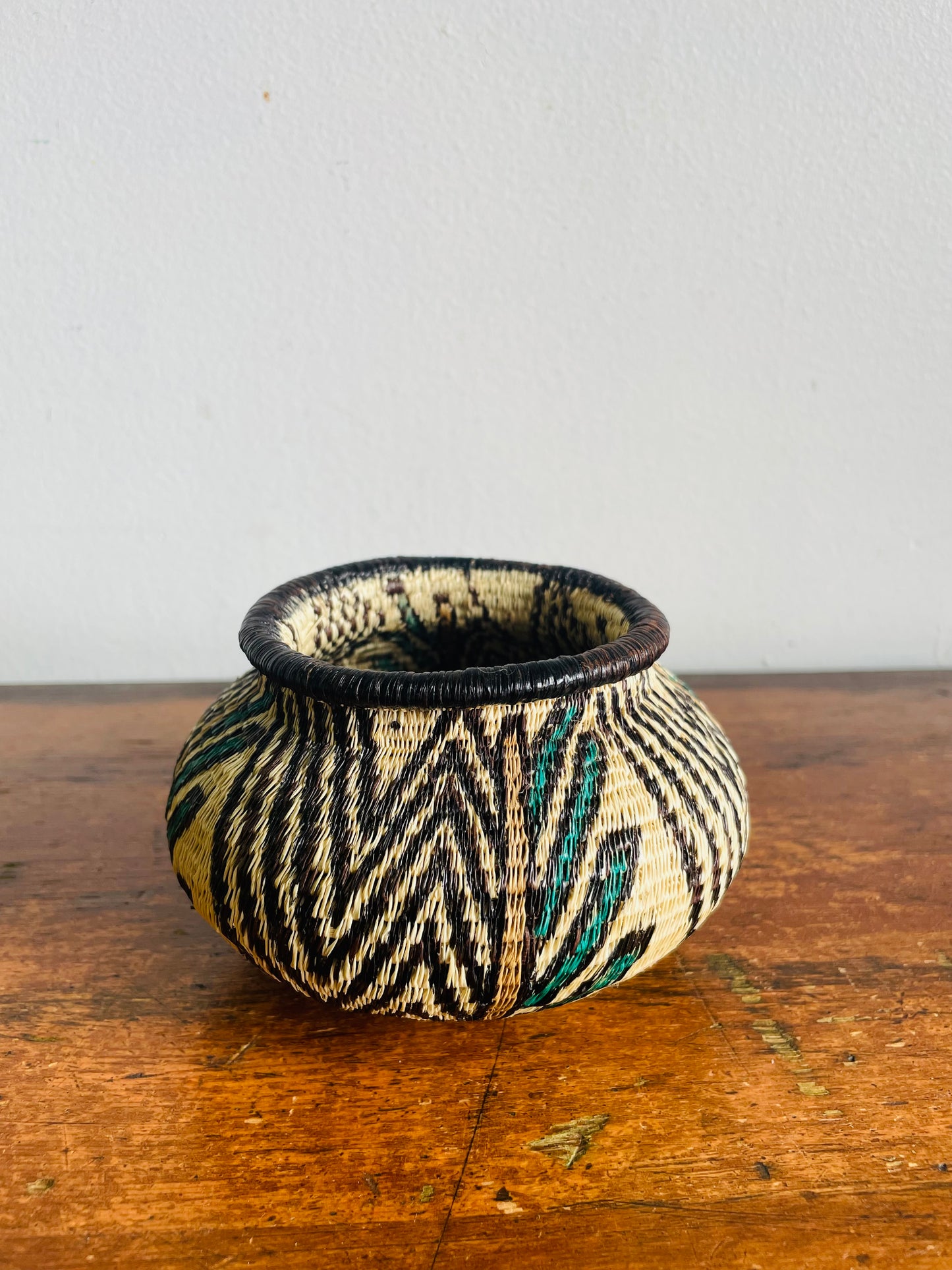 Vintage Emberá-Wounaan Panama Indigenous Tribal Woven Basket Planter