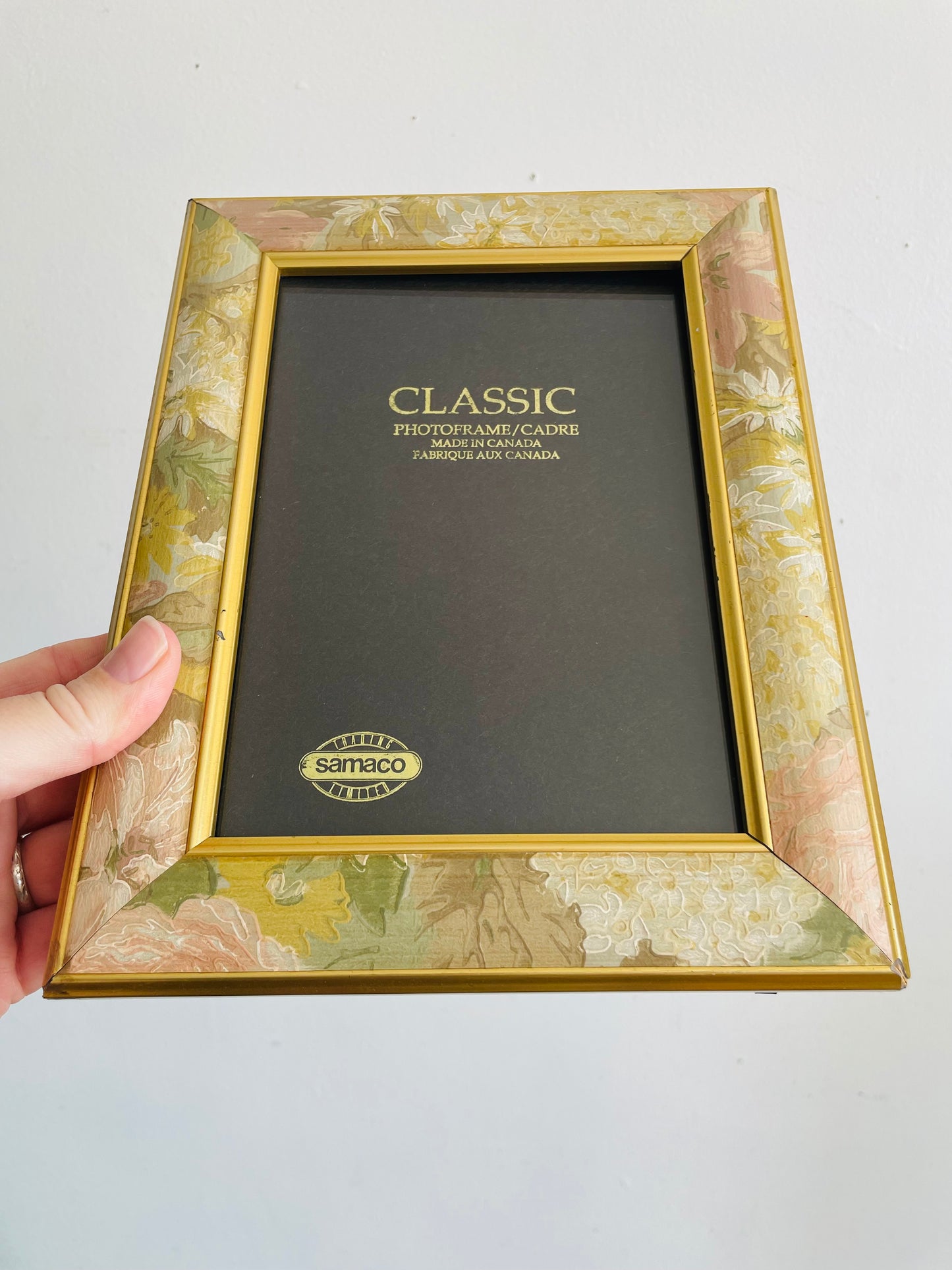 Vintage Gold & Floral Picture Frame with Easel Backing - Samaco Trading Limited - Made in Canada