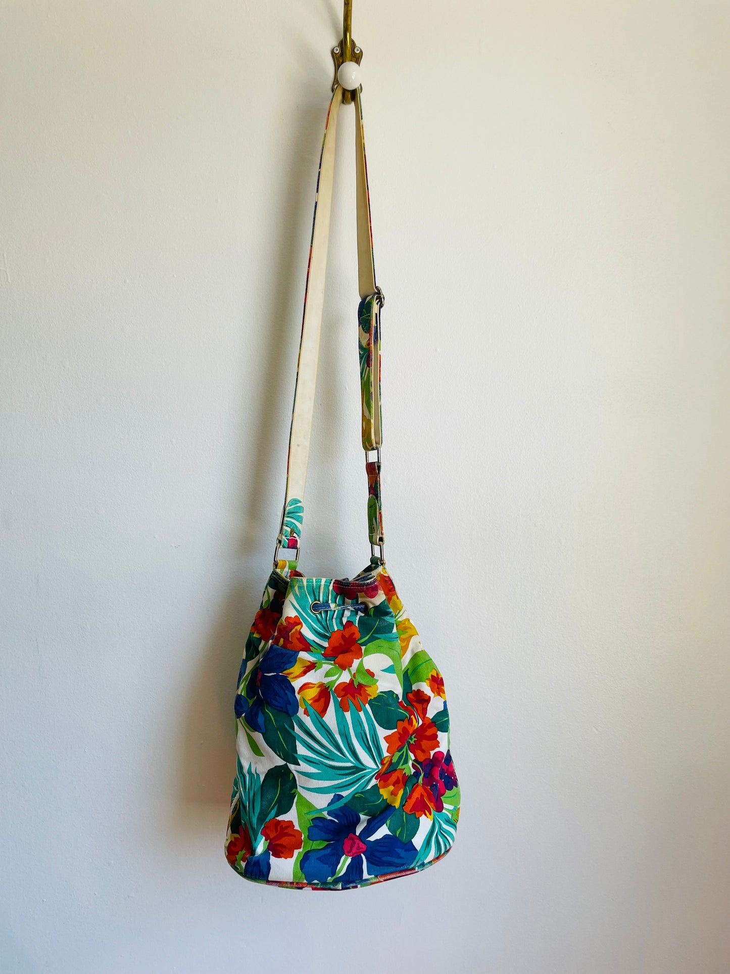 Tropical & Bright Liz Claiborne Accessories 100% Cotton Drawstring Bucket Pouch Purse with Multiple Compartments