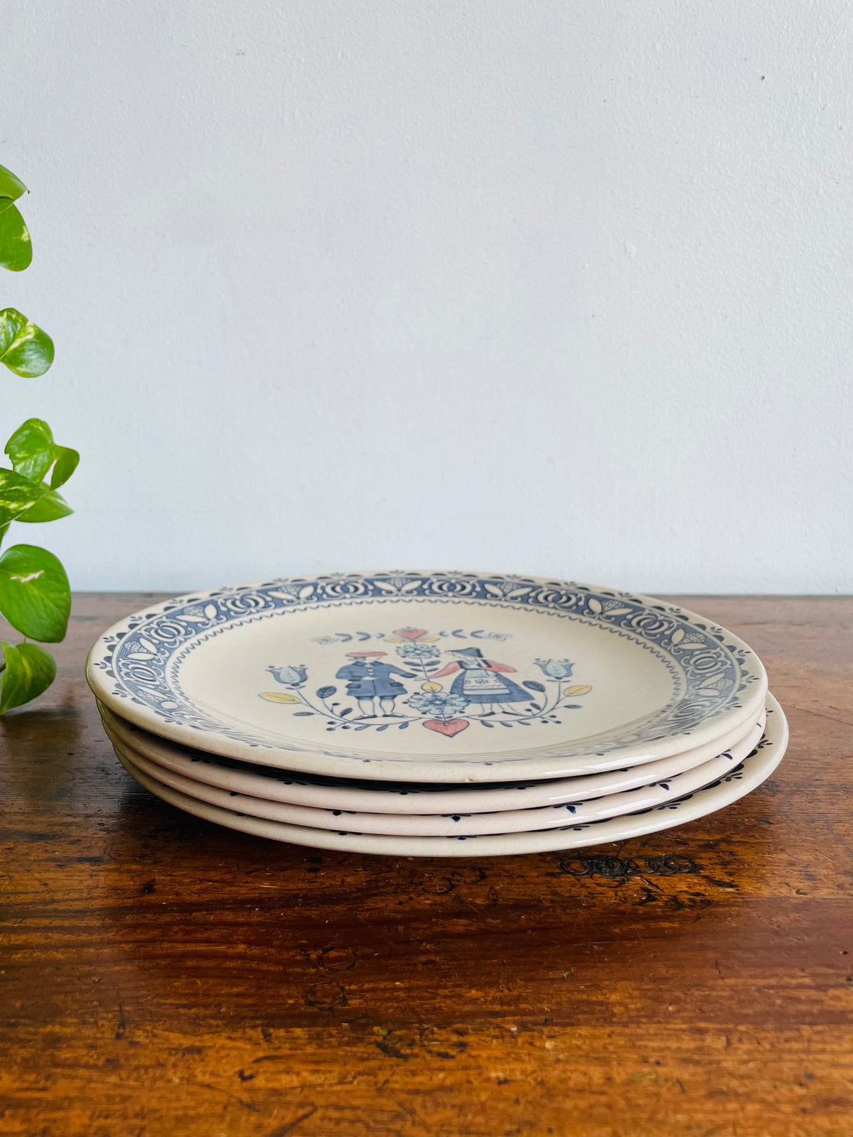 Vintage Johnson Brothers Hearts & Flowers Staffordshire England Old Granite Ironstone 10" Dinner Plate Dishes - Set of 4