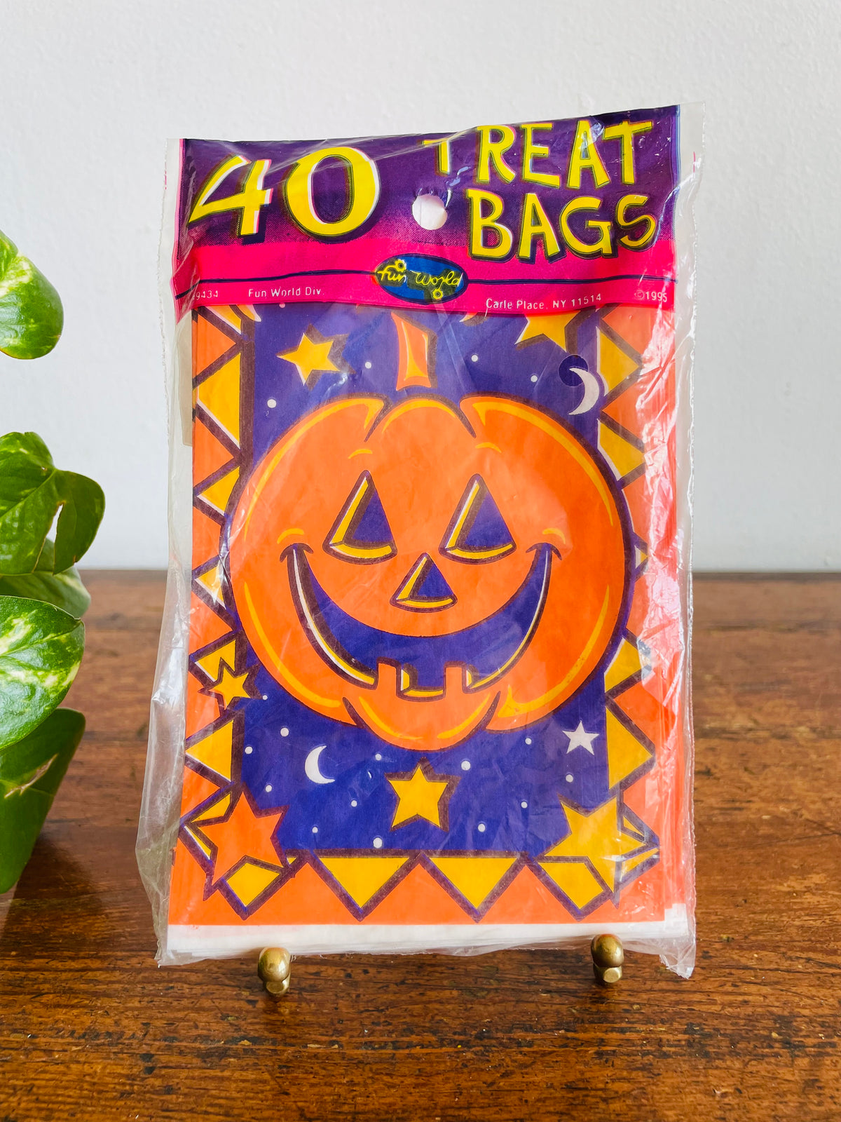Vintage 1995 Deadstock Fun World Set of 40 Paper Halloween Treat Bags with Happy Jack-o-Lantern Pumpkin Design #1