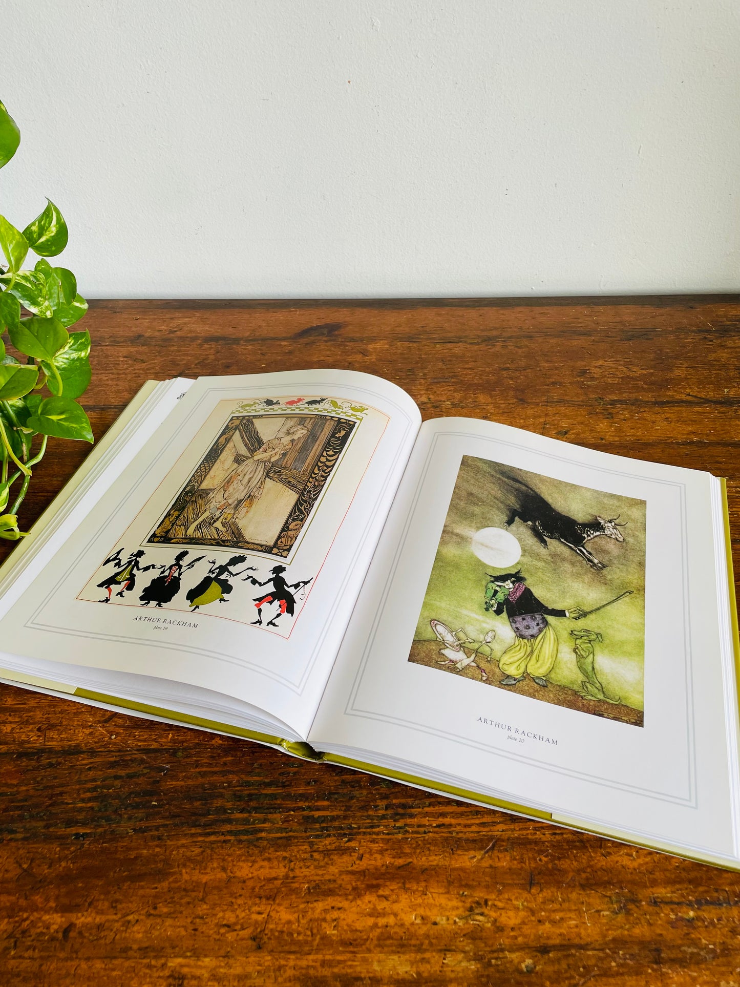 Vintage The Golden Age of Children's Book Illustration Hardcover Book by Richard Dalby (1991)
