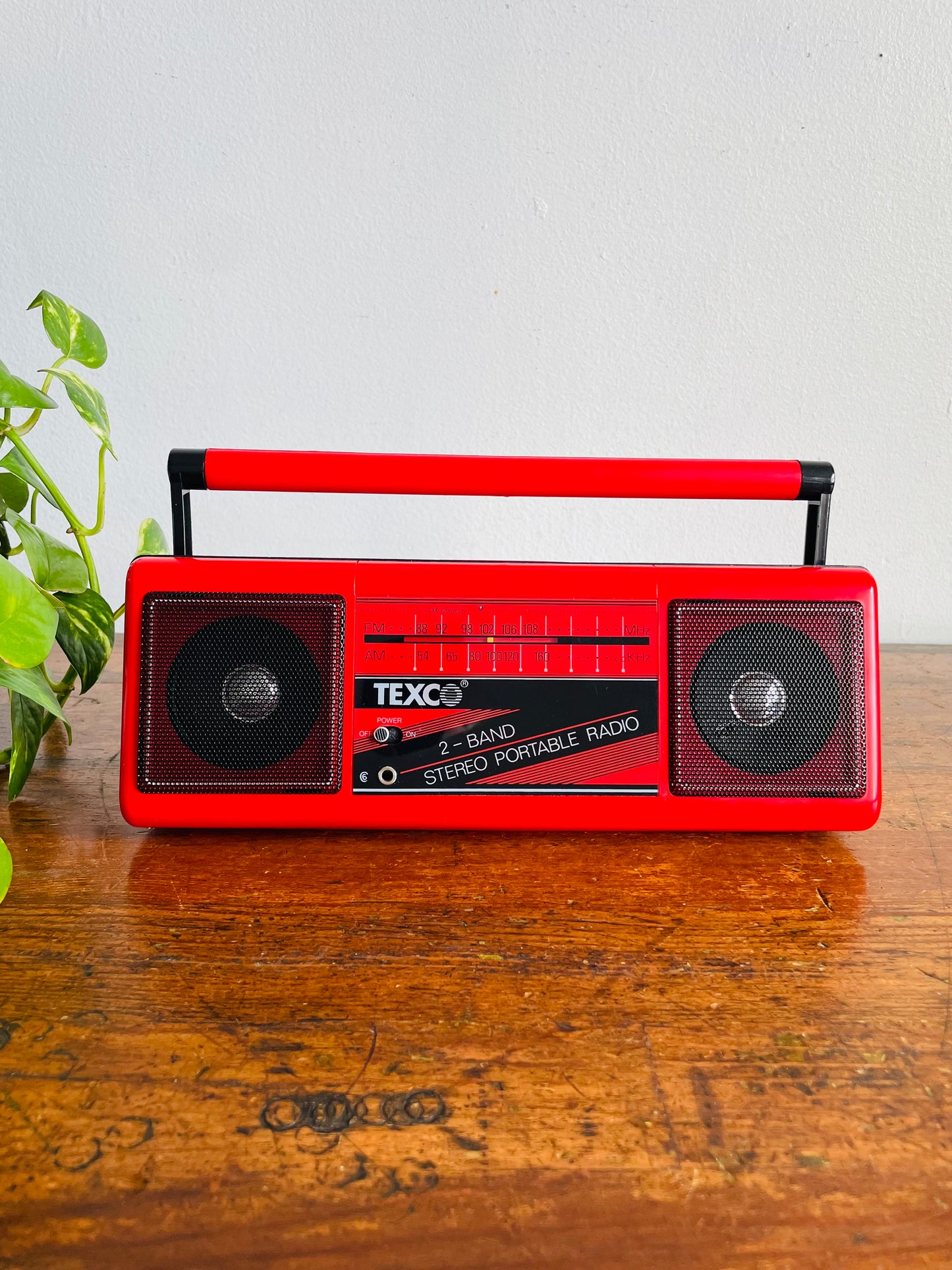 Vintage Red Texco 2-Band Stereo Portable FM/AM Radio Model No. 3000 - Takes 4 AA Batteries (Not Included) - Tested / Works!