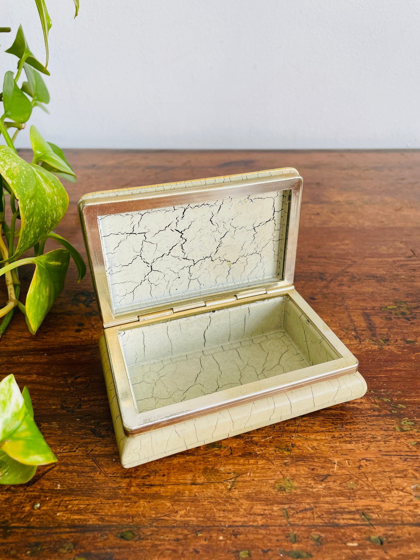 Vintage Crackled Cream Jewellery Trinket Box with Hinged Lid & Pink Flower Design