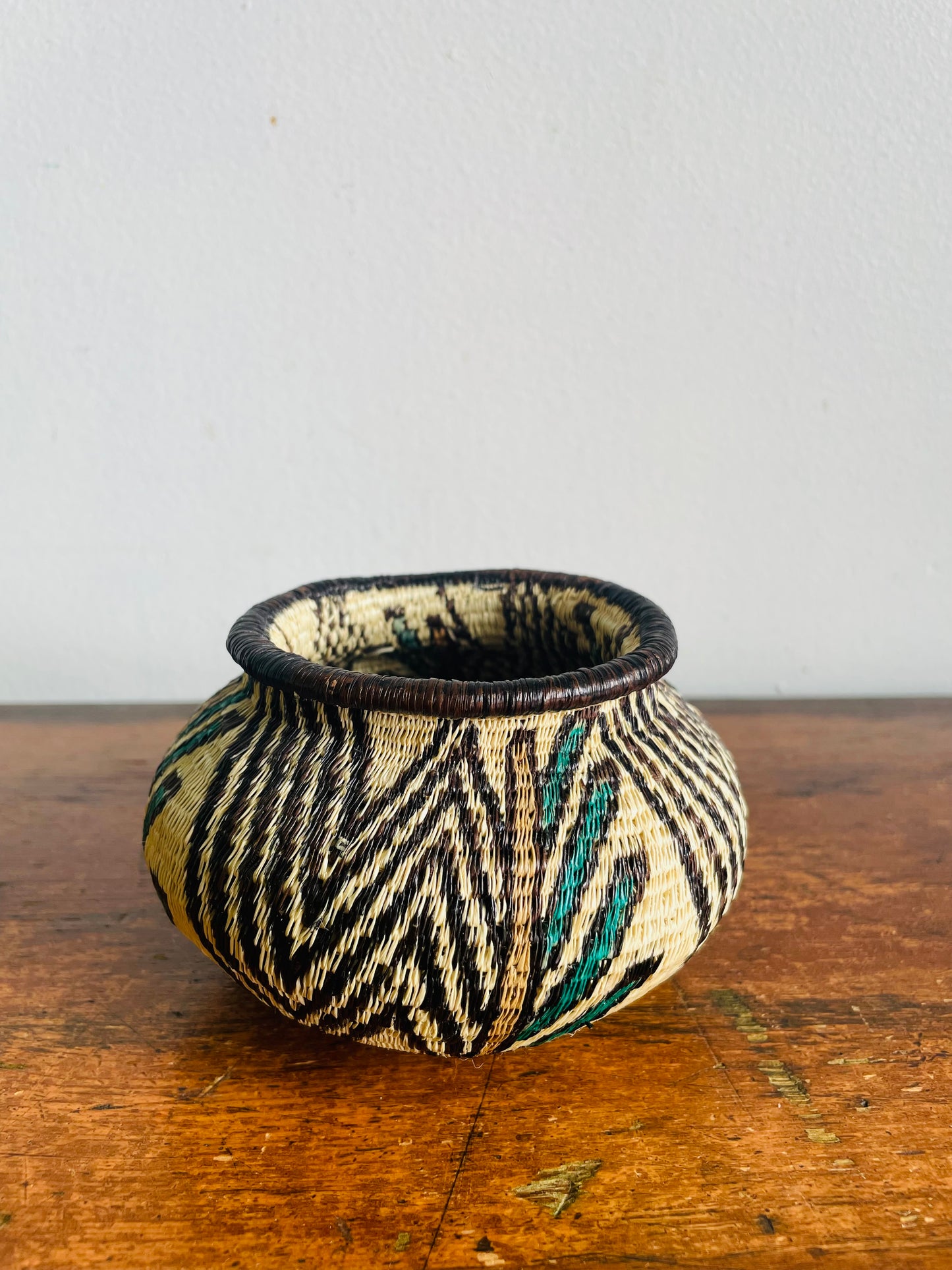 Vintage Emberá-Wounaan Panama Indigenous Tribal Woven Basket Planter