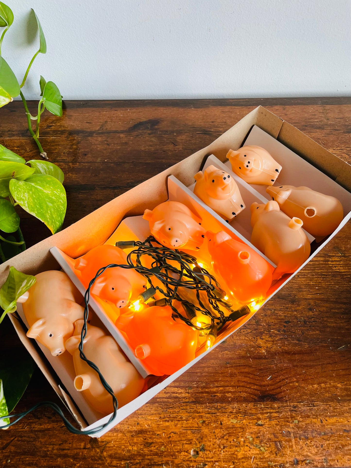 Vintage Brand New Pink Plastic Pigs 10 Light Set of String Lights in Original Box - Tested / Works!