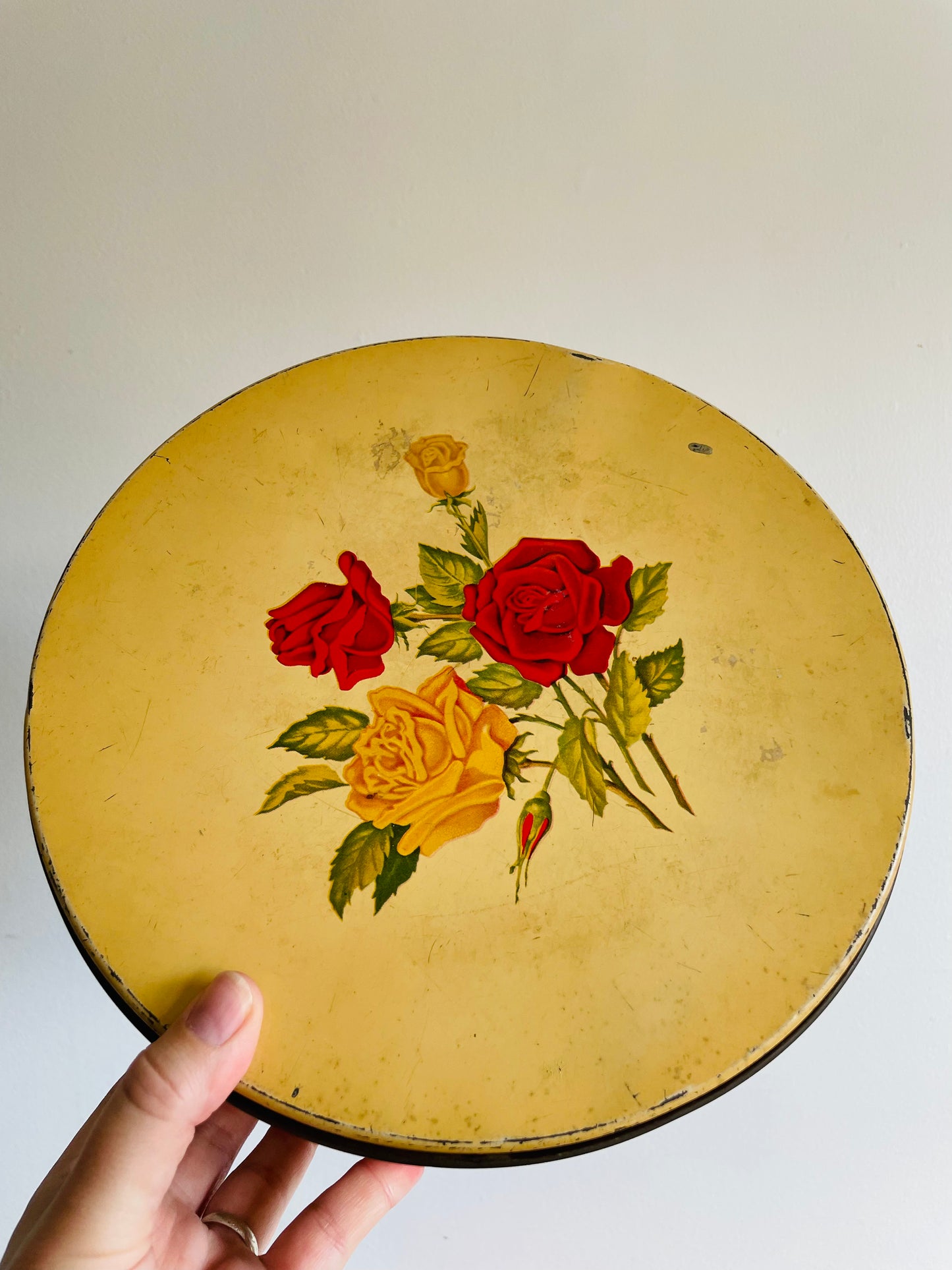 Floral Rose Round Biscuit Tin with Lid