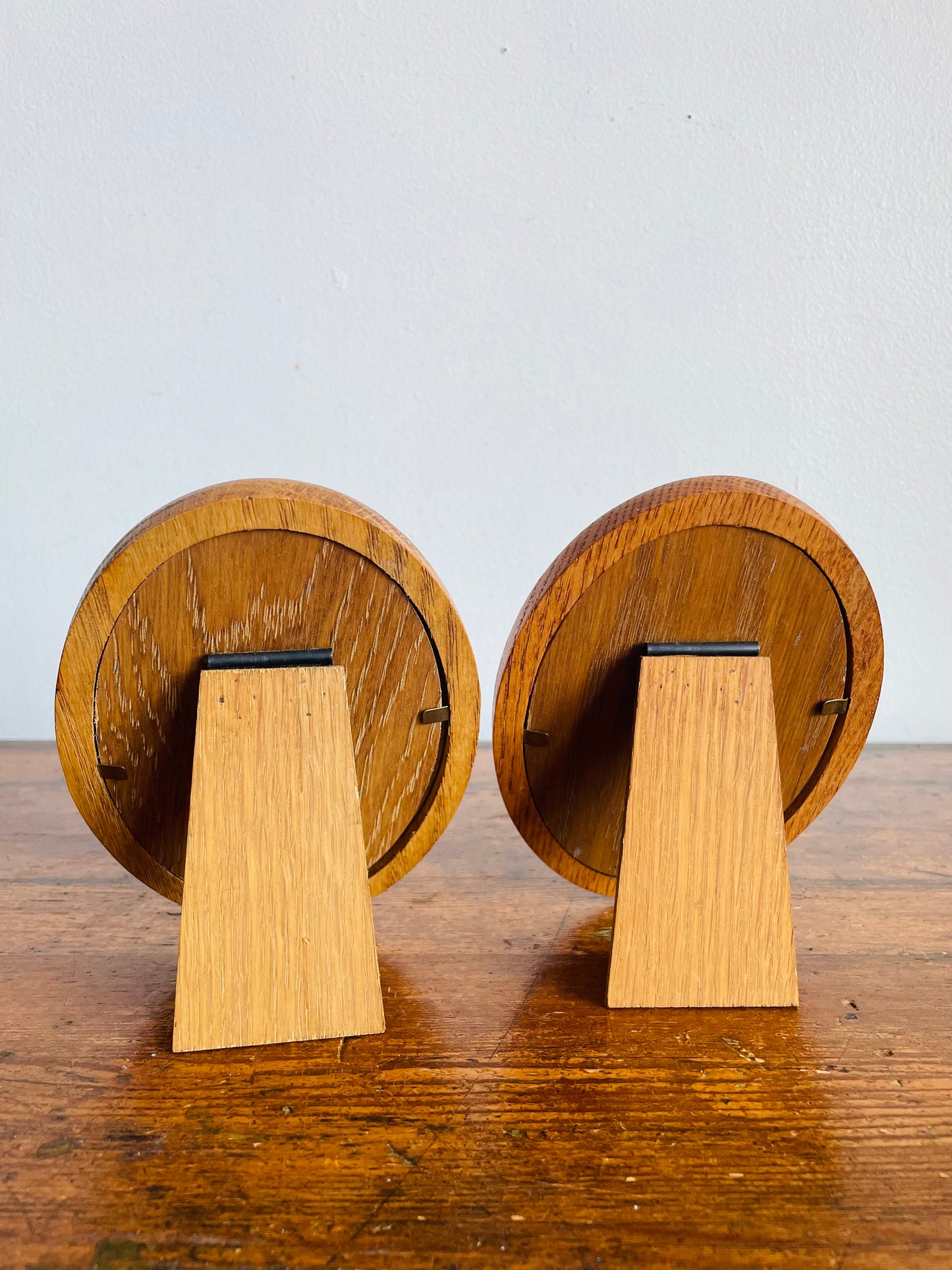 Vintage Pair of Oval Wood Picture Frames with Easel Backing - Set of 2 - 3" x 4.5" Photo Size