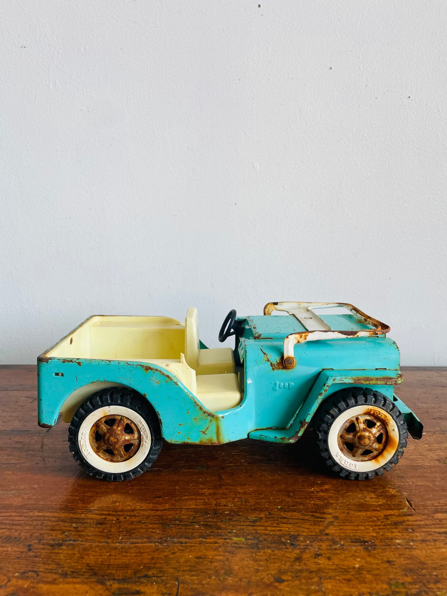 Vintage 1962 Tonka Jeep Dispatcher #200 Turquoise Metal Car - Made in Canada - One Seat Broken