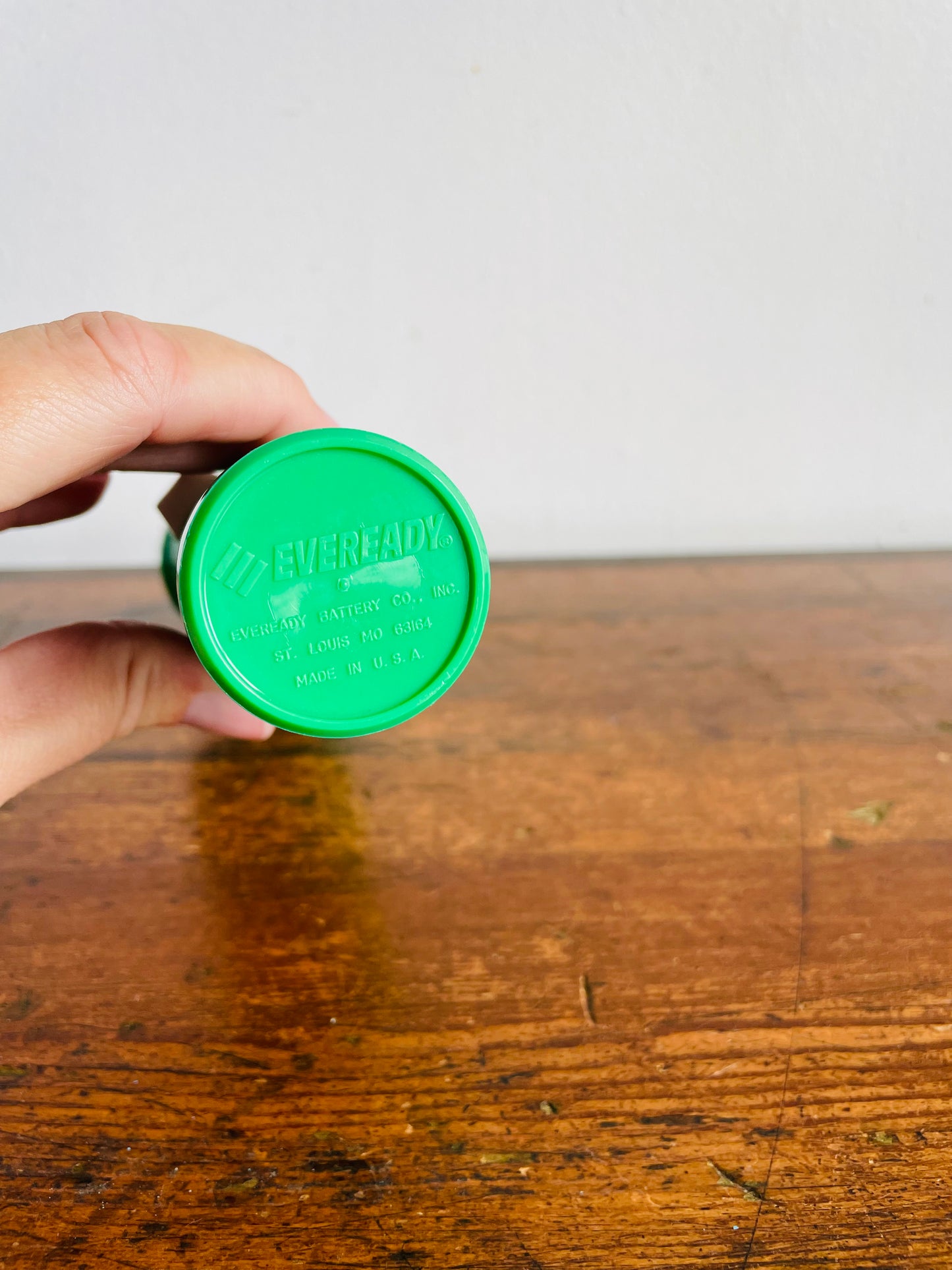 Vintage Eveready Battery Co. Bright Green Plastic Flashlight - St. Louis MO - Tested / Works!