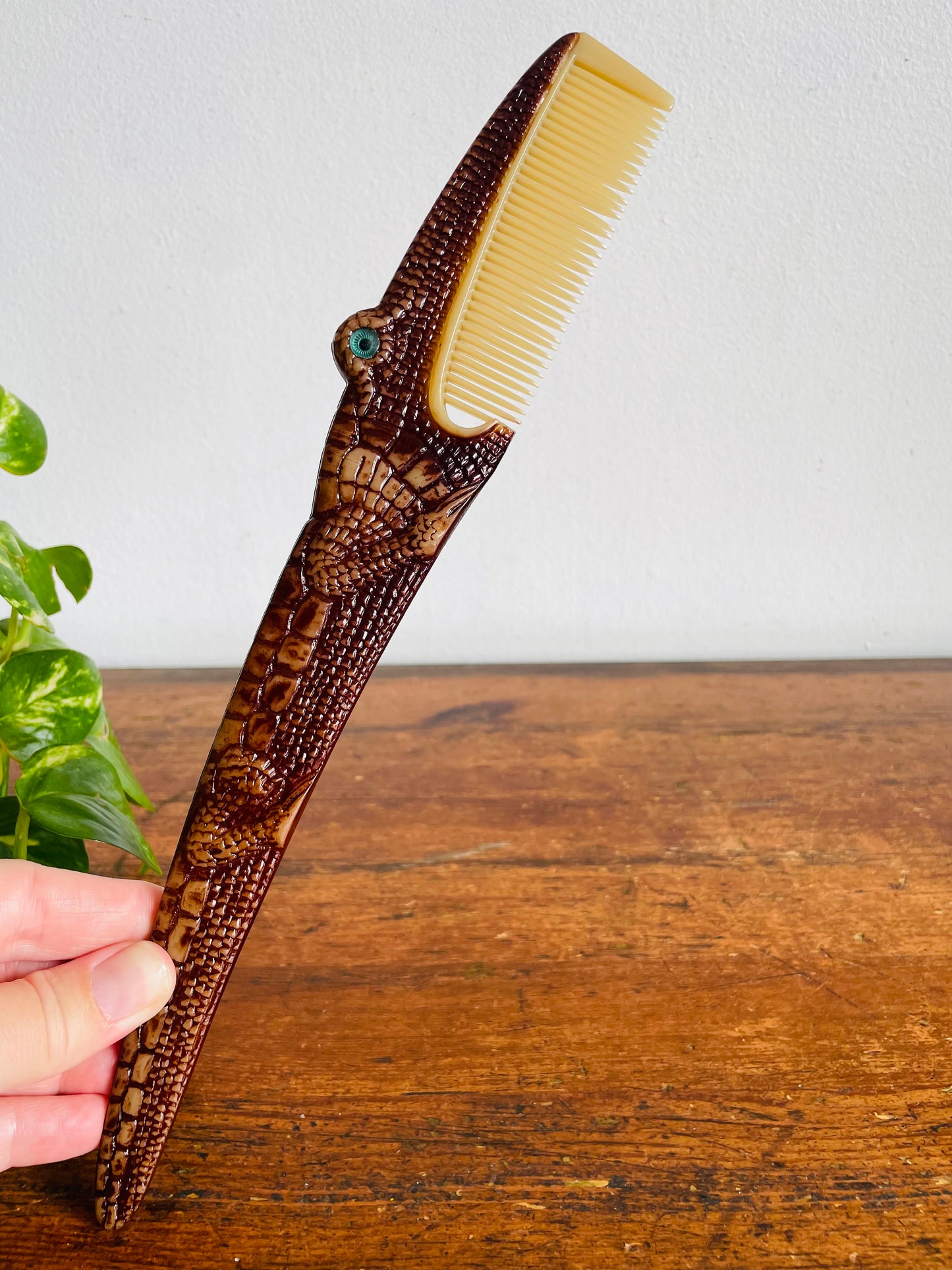 Vintage Crocodile / Alligator with Blue Eyes Textured Plastic Hair Comb