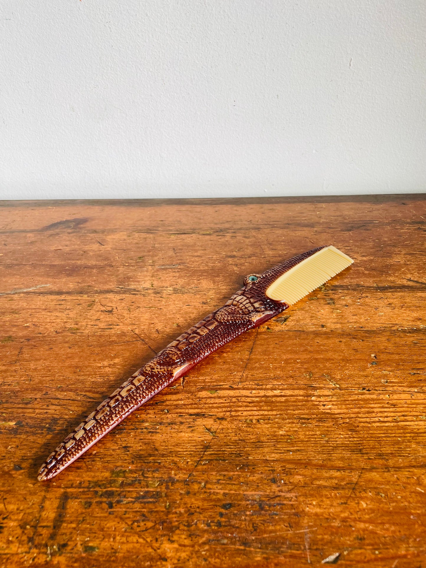 Vintage Crocodile / Alligator with Blue Eyes Textured Plastic Hair Comb