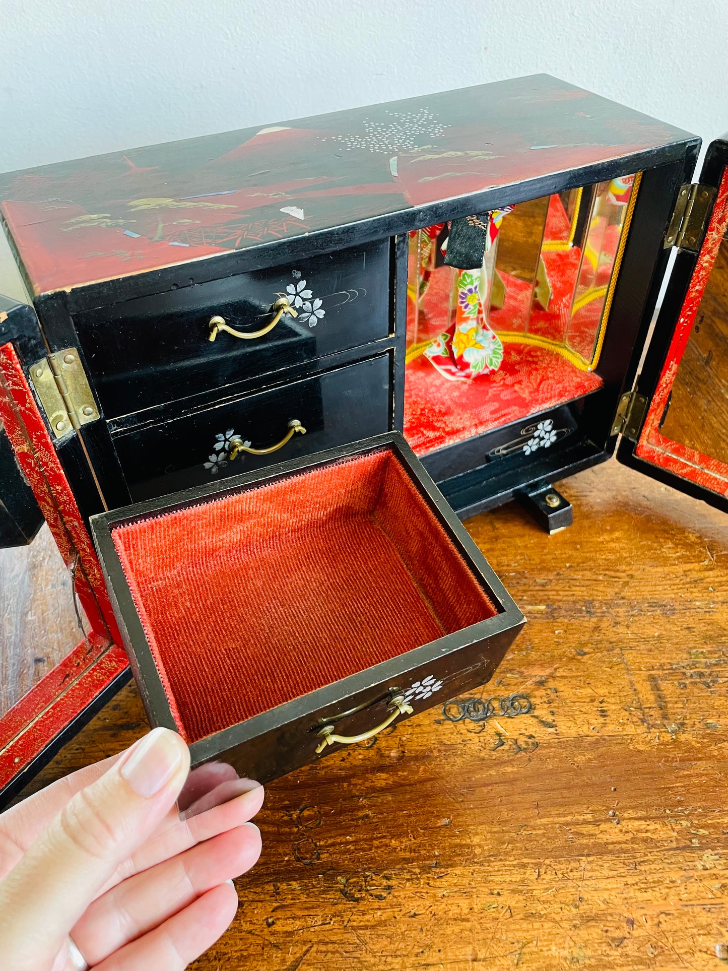 Vintage Japanese Black Lacquer Wood Musical Jewellery Box Cabinet with Mirrors, Drawers & Geisha Woman - Made in Japan - Tested/Works