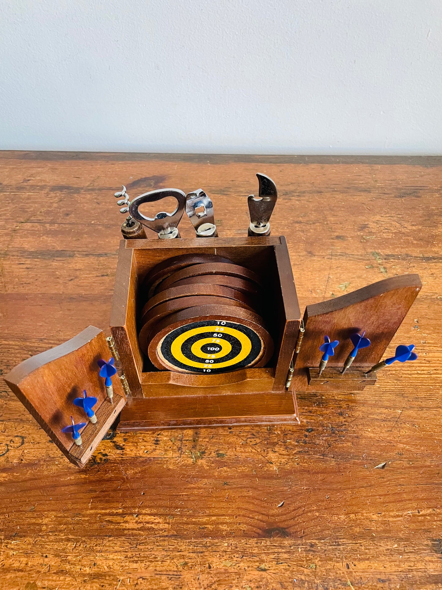 Vintage Giftcraft Kings Head Pub & Lodging Barware Set - Includes Caddy Case, 6 Dartboard Coasters, 6 Mini Darts & 4 Bar Tool Utensils