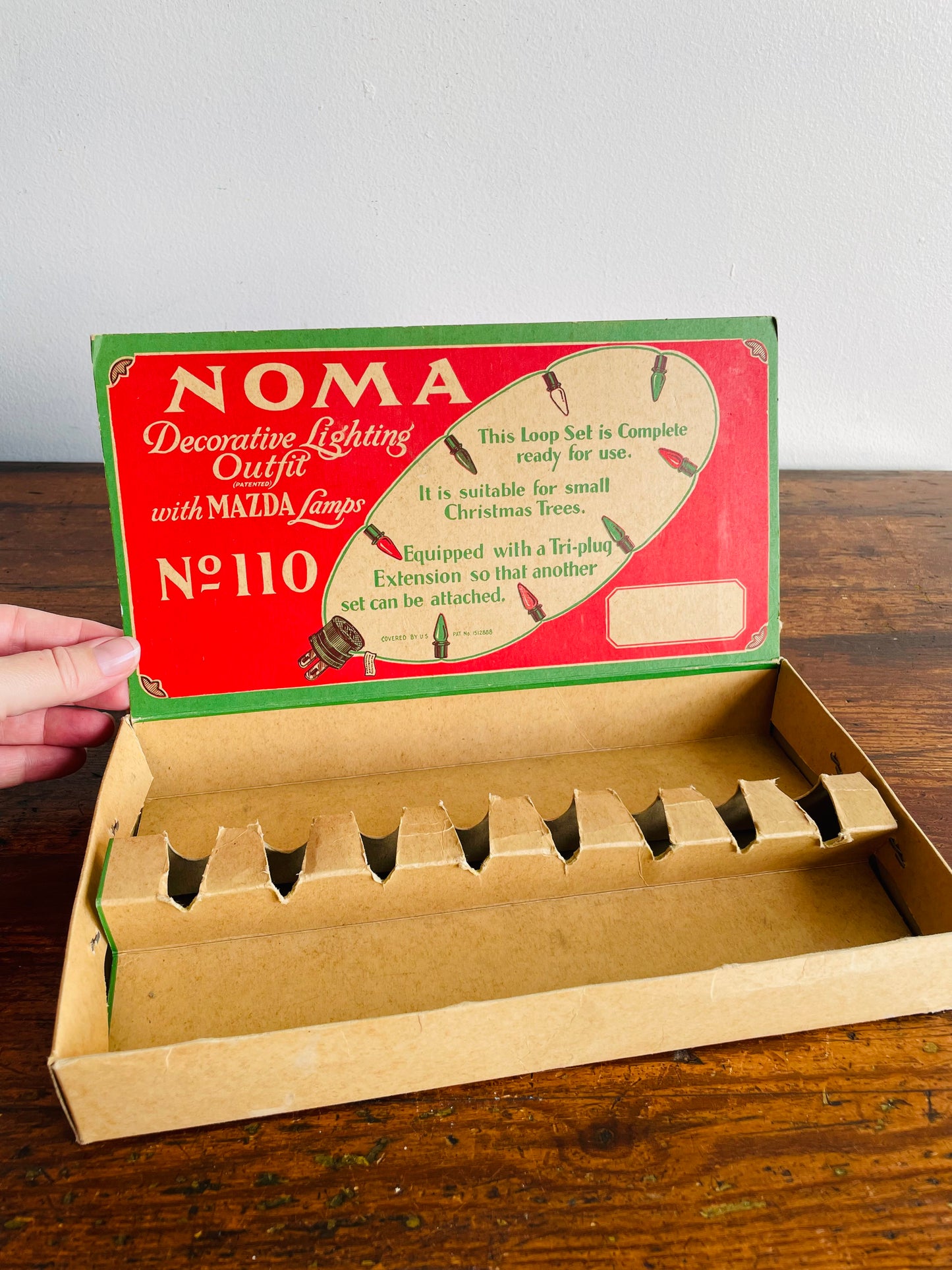 Noma Strings of Color-Light Cardboard Advertising Box with Insert