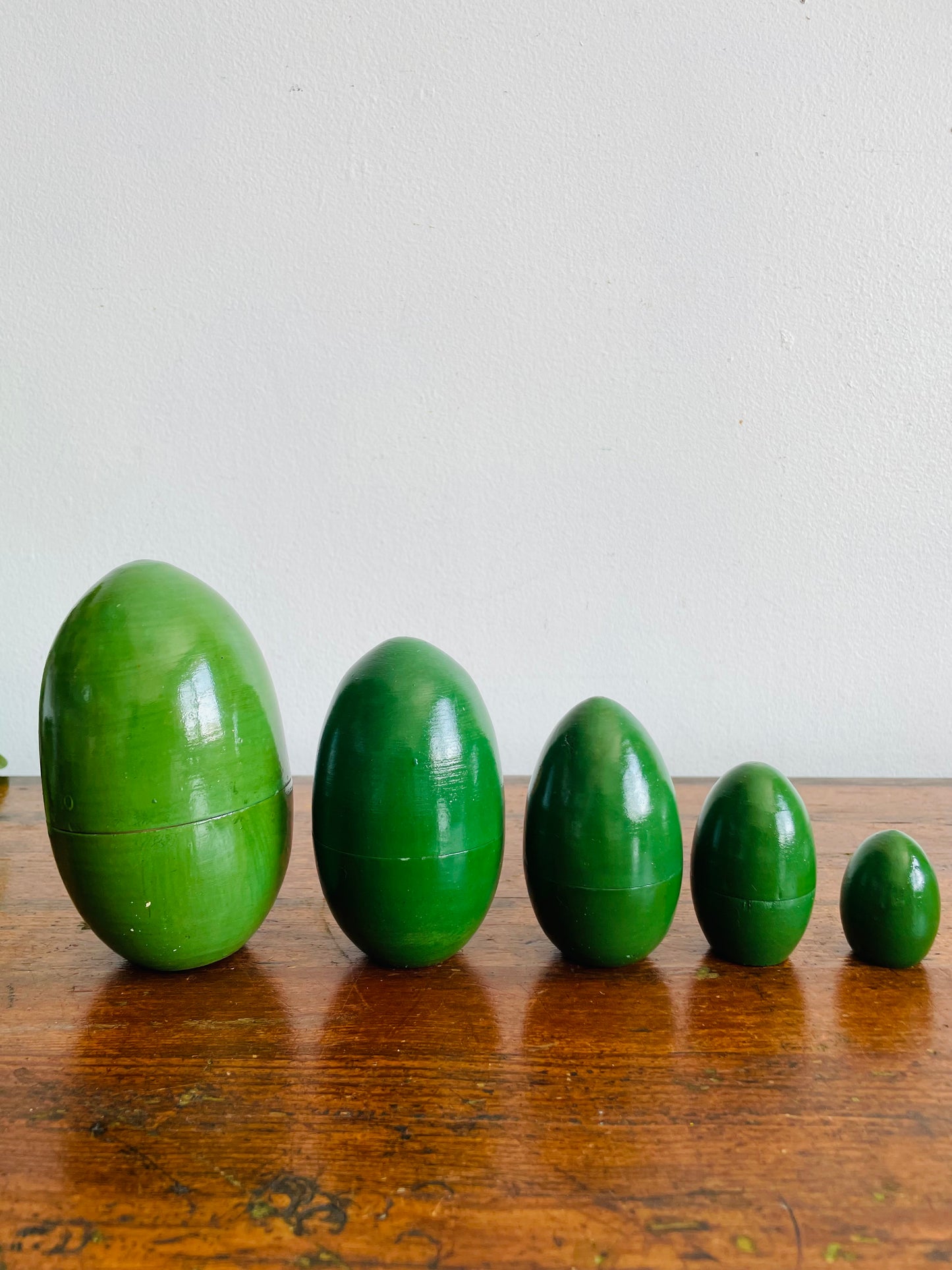 Vintage Matryoshka-Style Nesting Eggs - Painted Green with Duck Birds in Flight Graphics - Set of 5