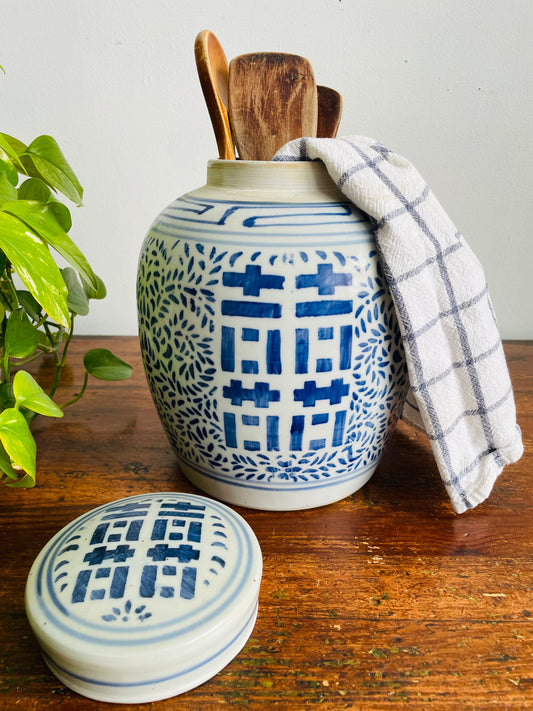 Vintage Large Chinoiserie Double Happiness Good Fortune Ginger Jar with Lid - Chinese Blue & White Porcelain